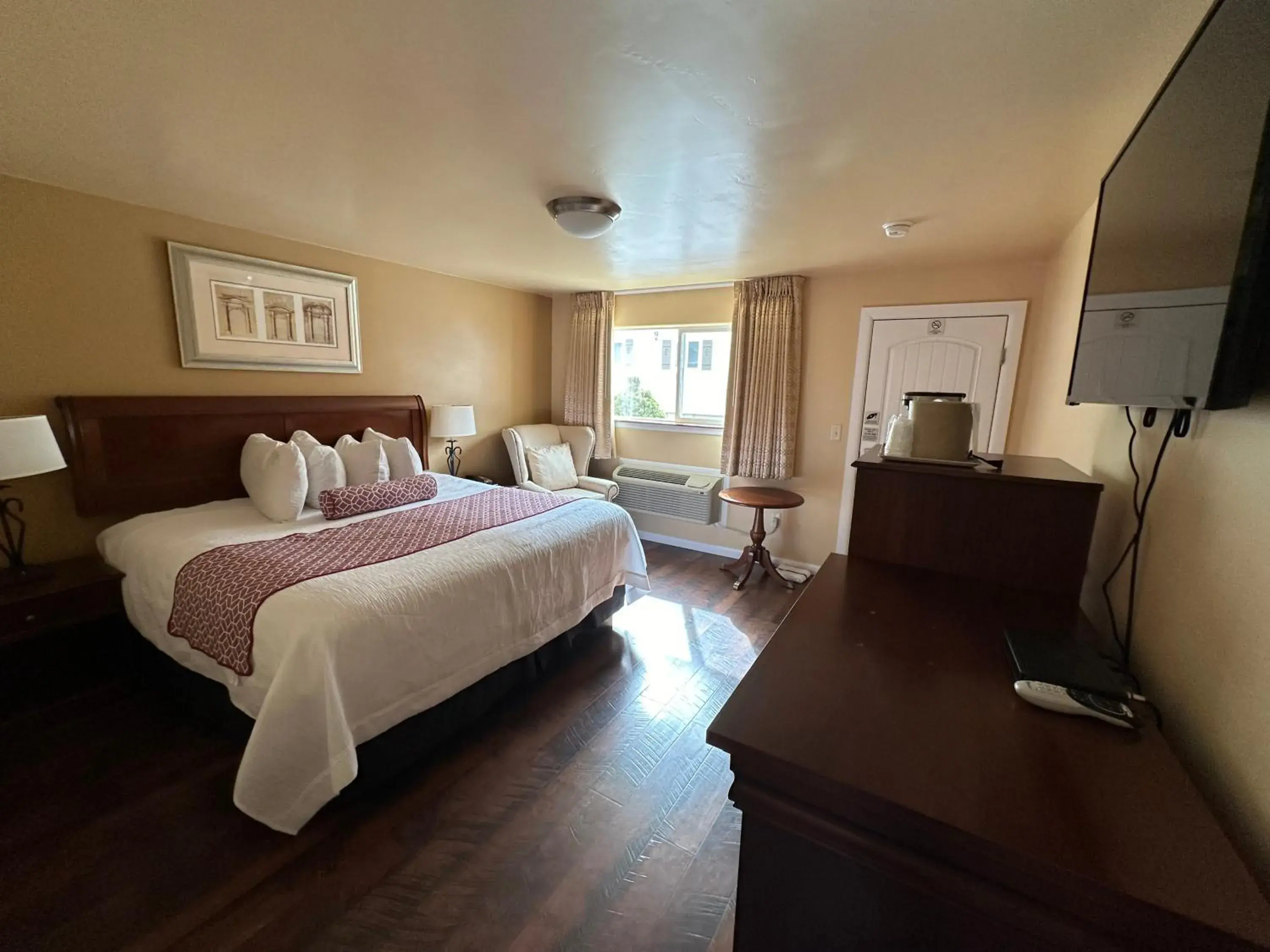 Bedroom, Bed in Abram Inn & Suites Bedroom, Bed in Abram Inn & Suites