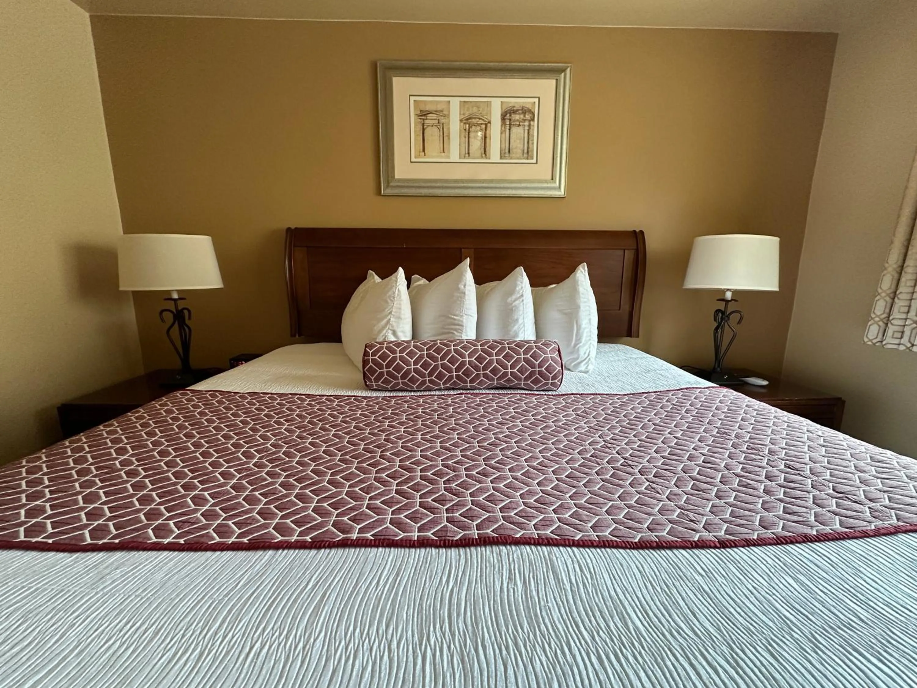 Bed in Abram Inn & Suites