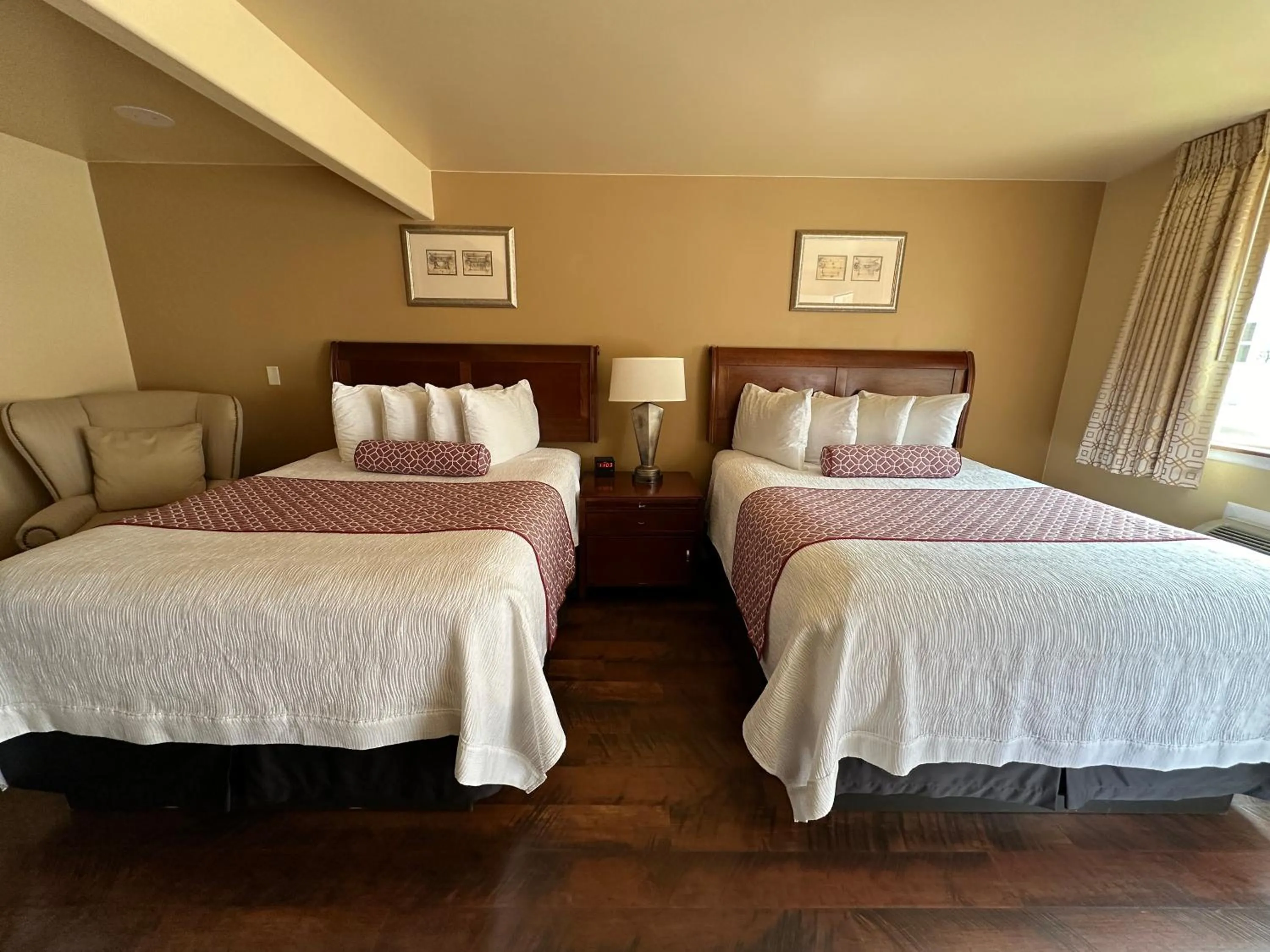 Bedroom, Bed in Abram Inn & Suites