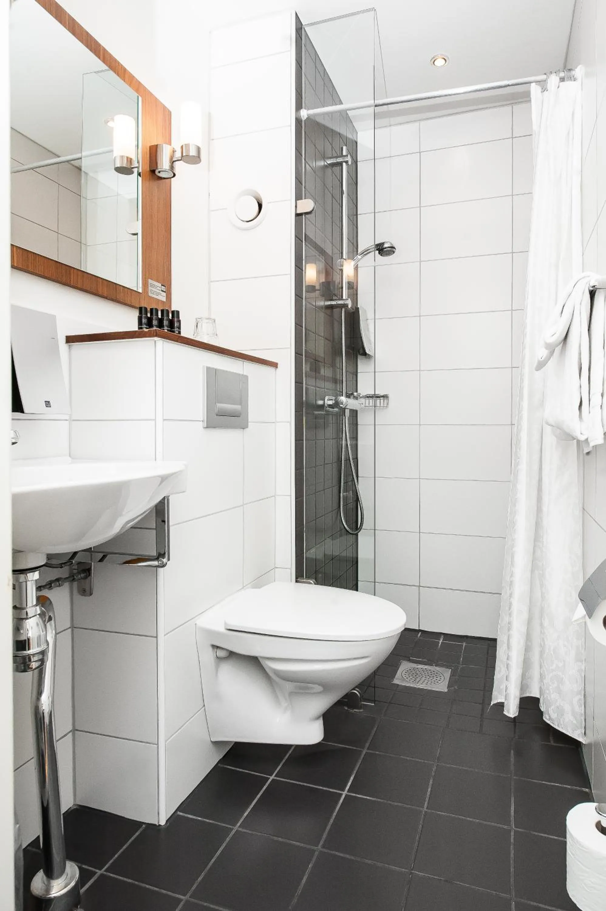 Shower in Home Hotel Kung Oscar