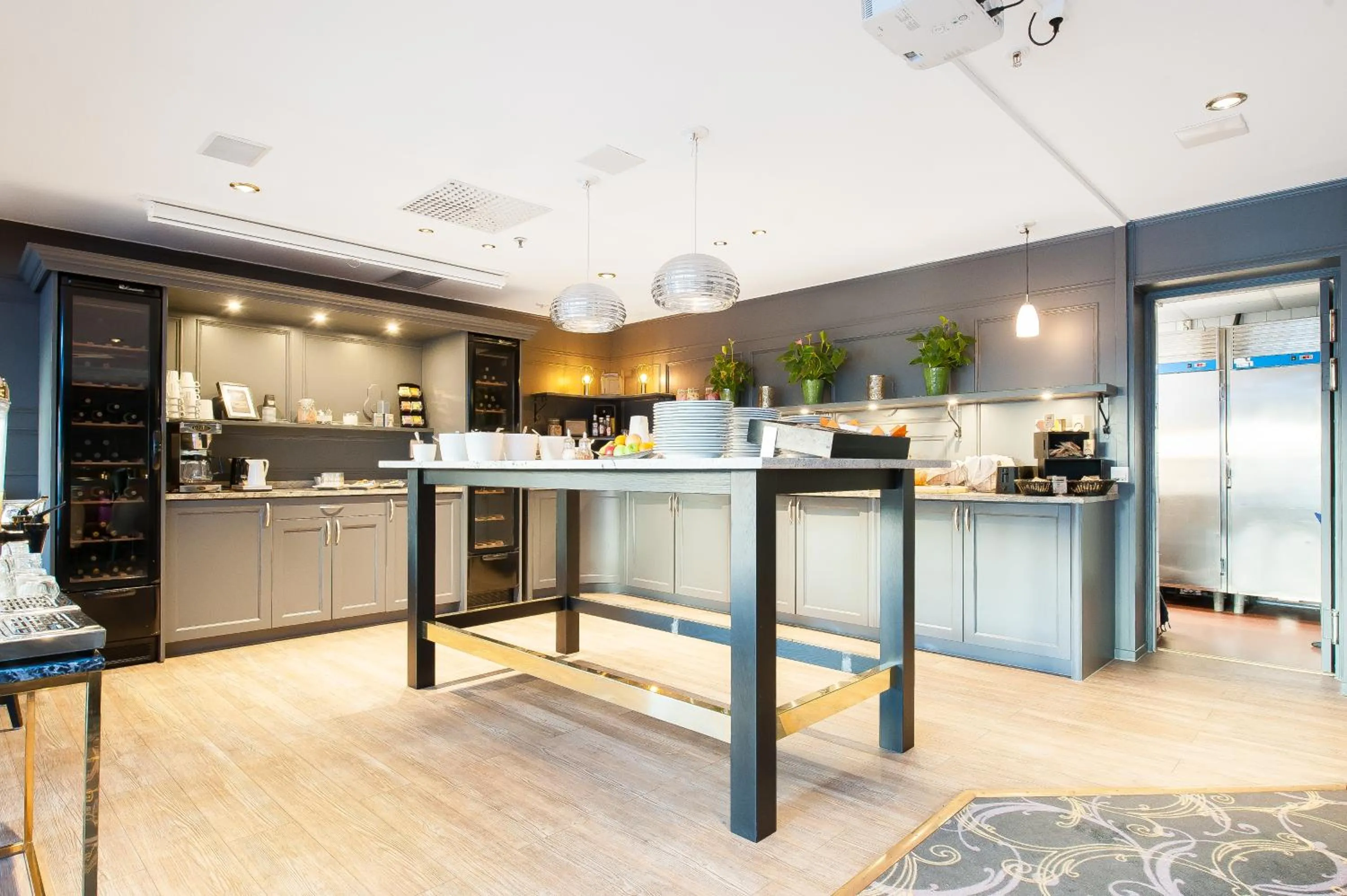 Restaurant/places to eat in Home Hotel Kung Oscar