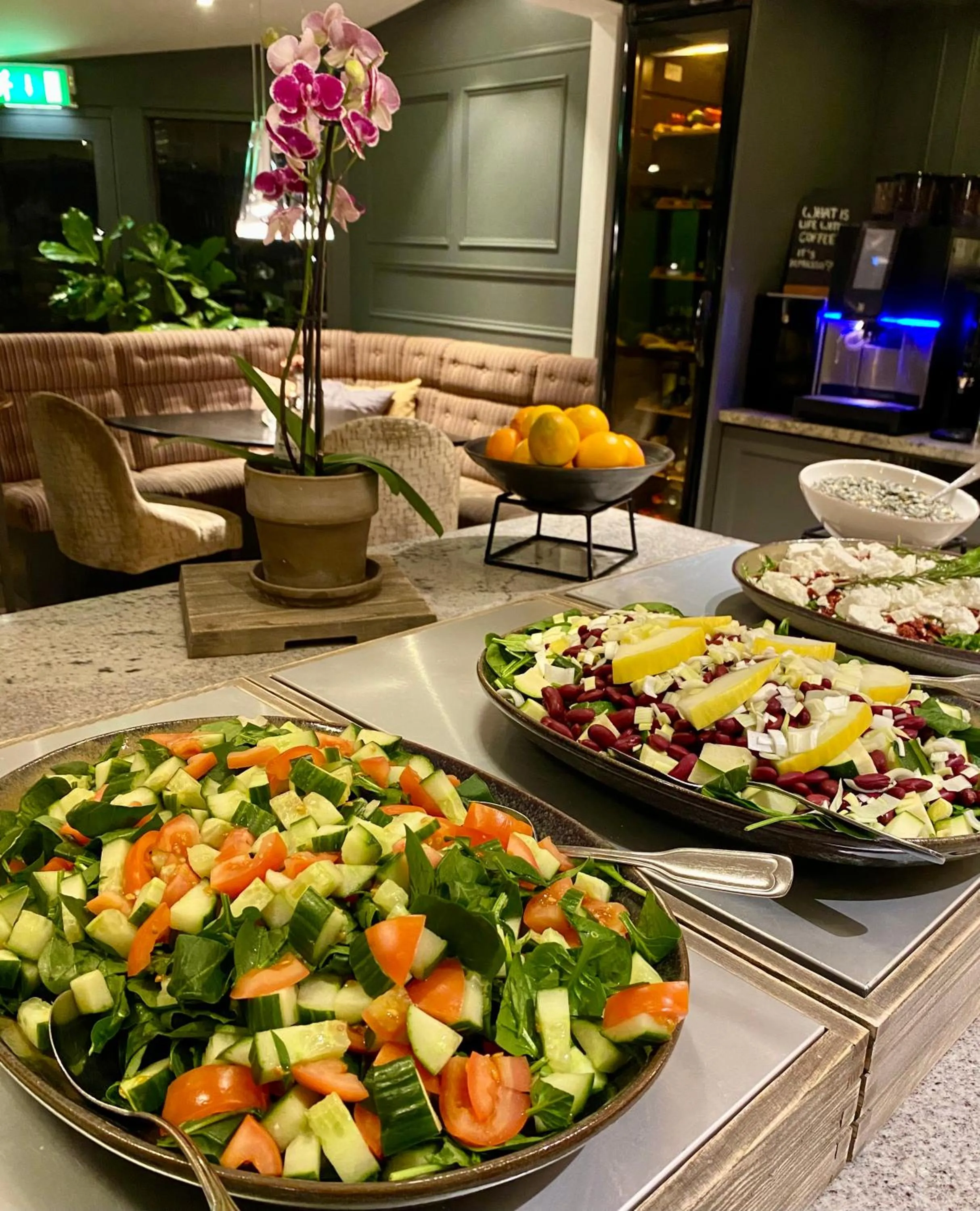 Restaurant/places to eat in Home Hotel Kung Oscar