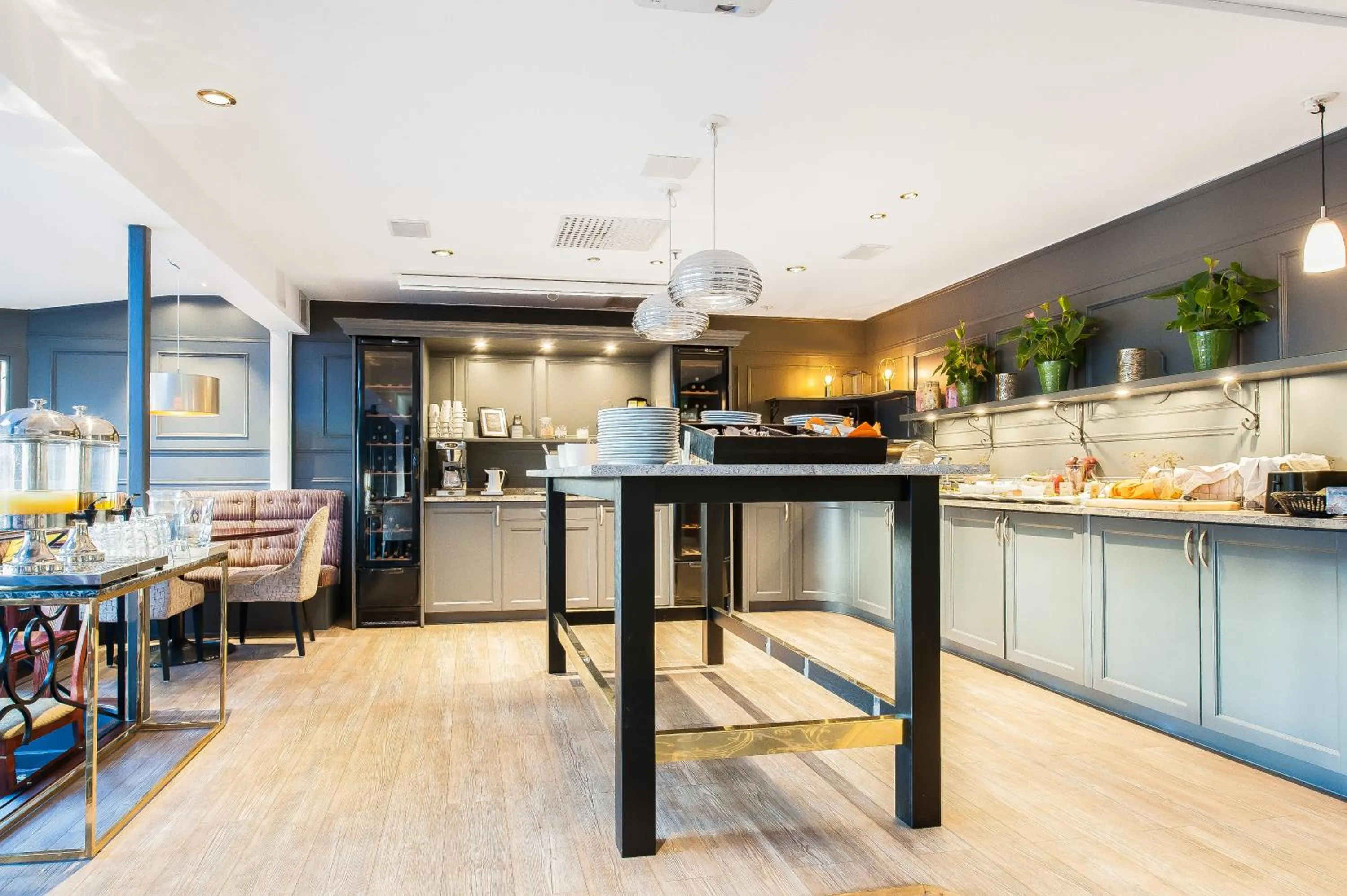 Restaurant/places to eat in Home Hotel Kung Oscar