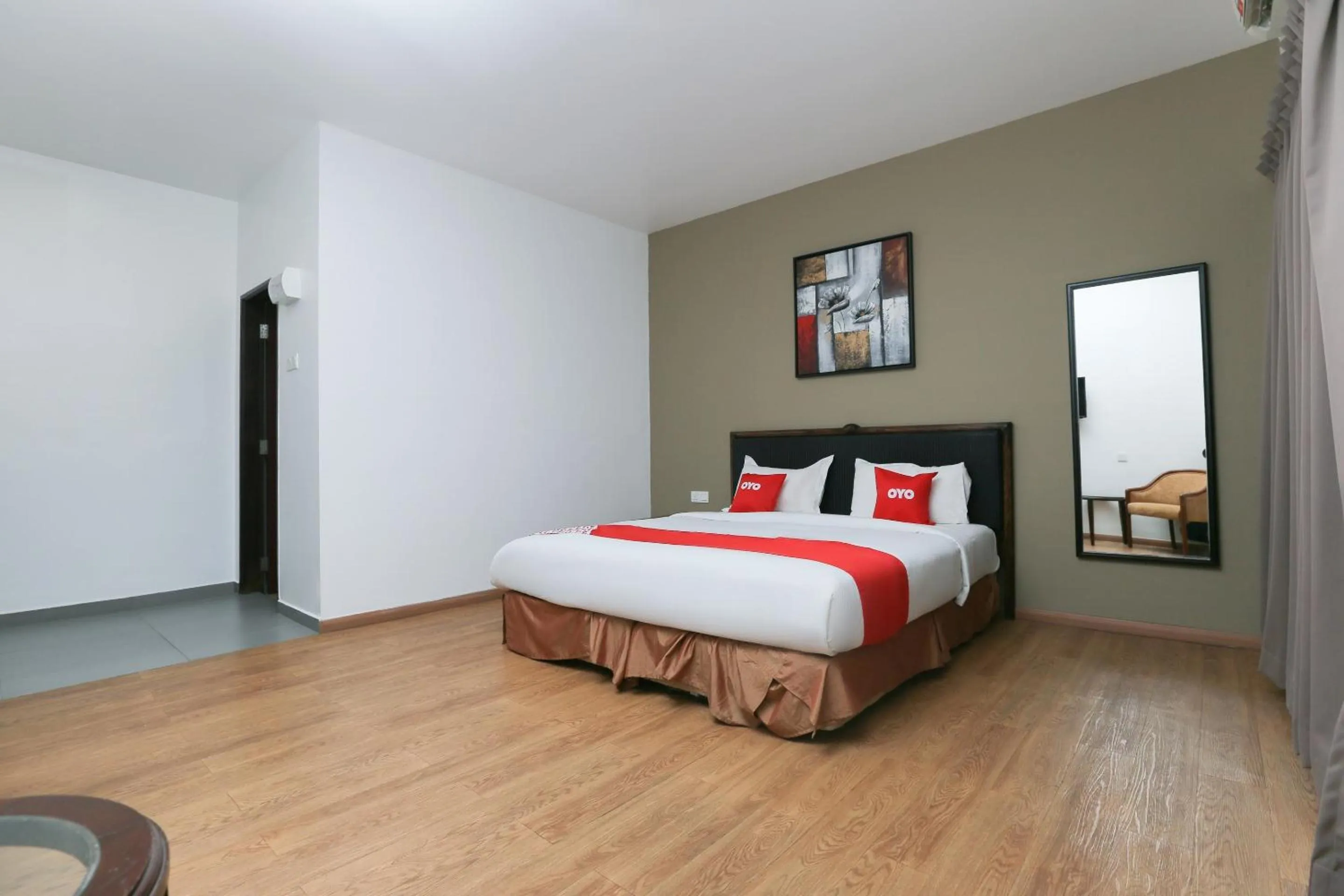 Bedroom, Bed in OYO 89915 East Mount Hotel