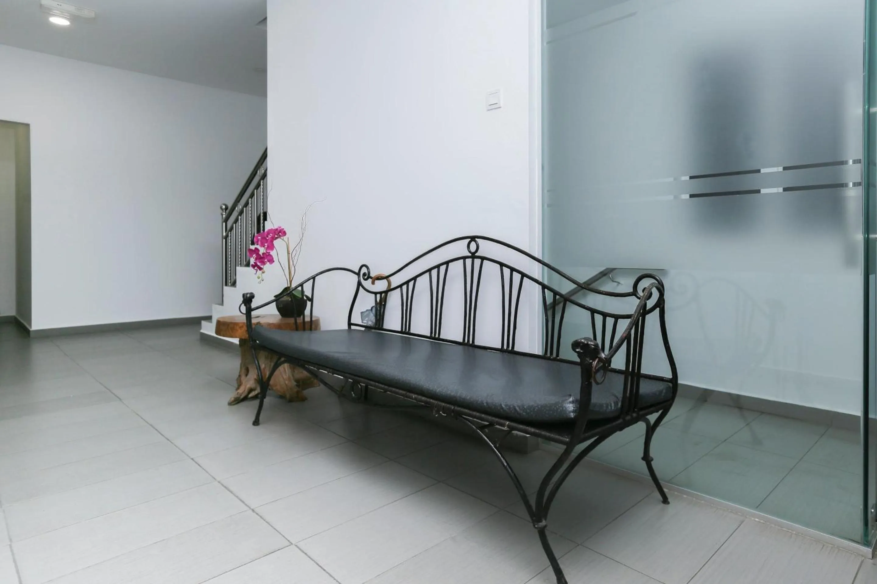 Lobby or reception in OYO 89915 East Mount Hotel