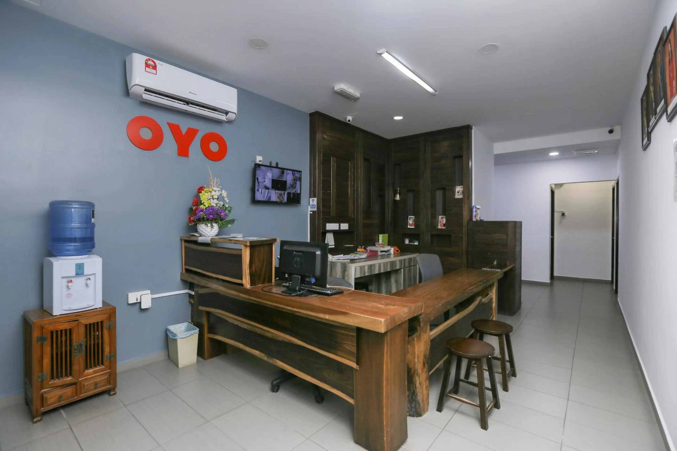 Lobby or reception in OYO 89915 East Mount Hotel