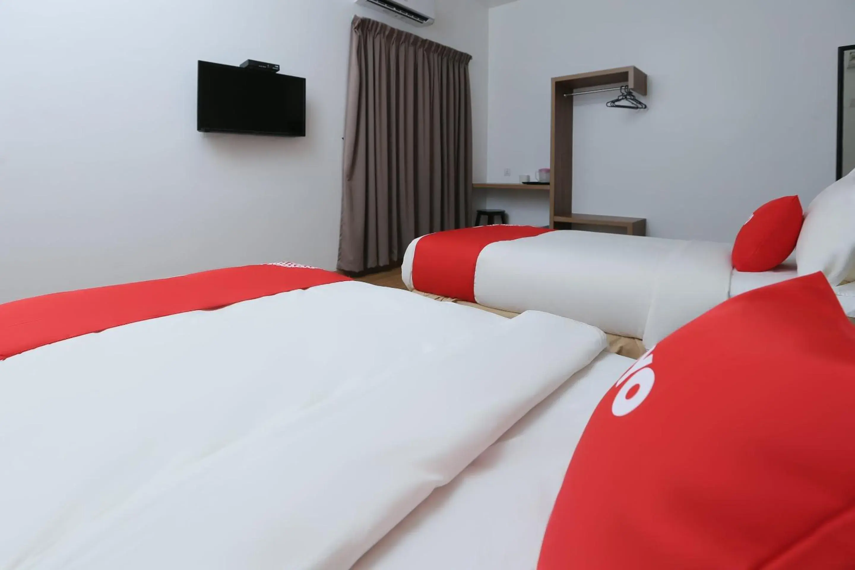 Bedroom, Bed in OYO 89915 East Mount Hotel Bedroom, Bed in OYO 89915 East Mount Hotel