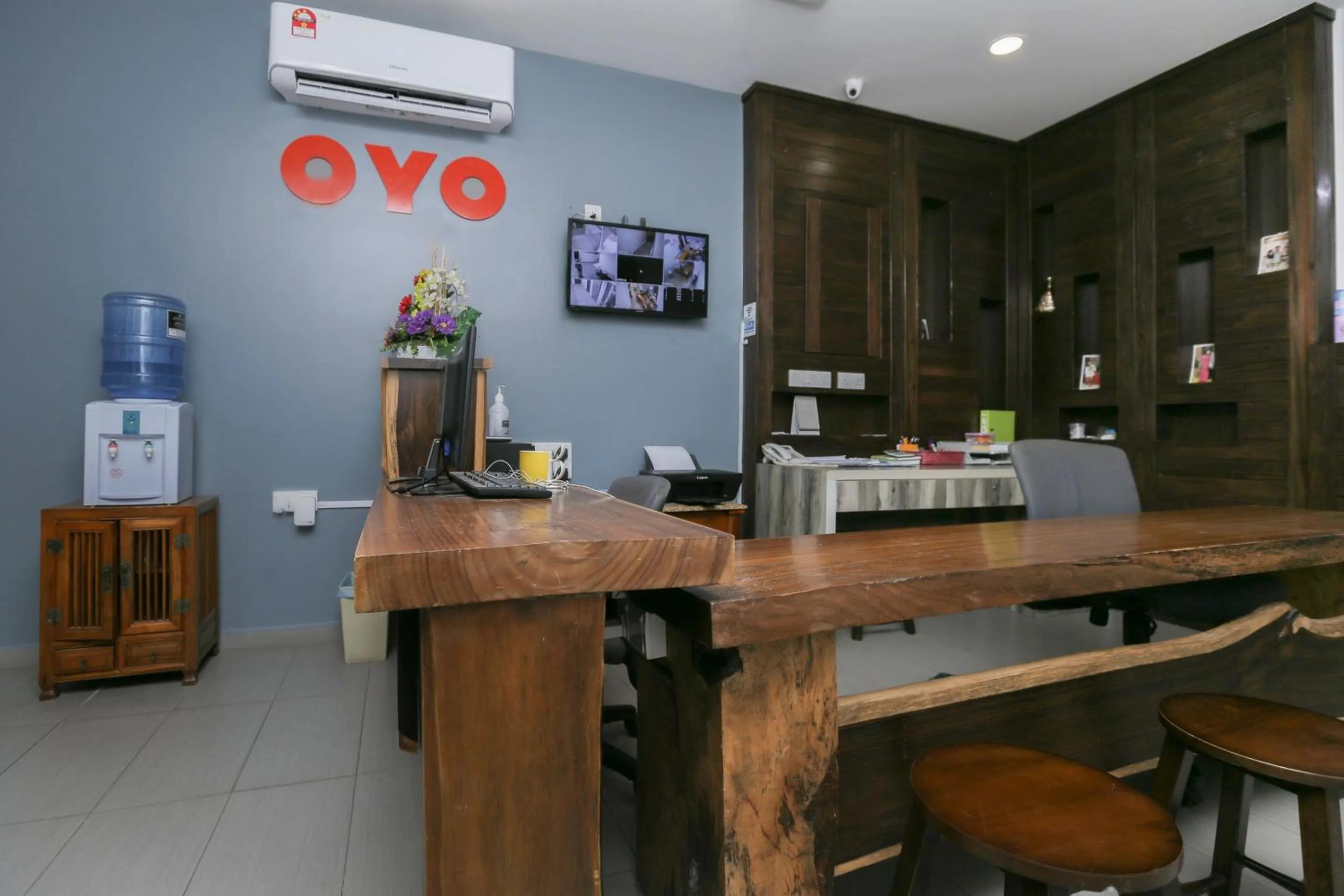Lobby or reception in OYO 89915 East Mount Hotel