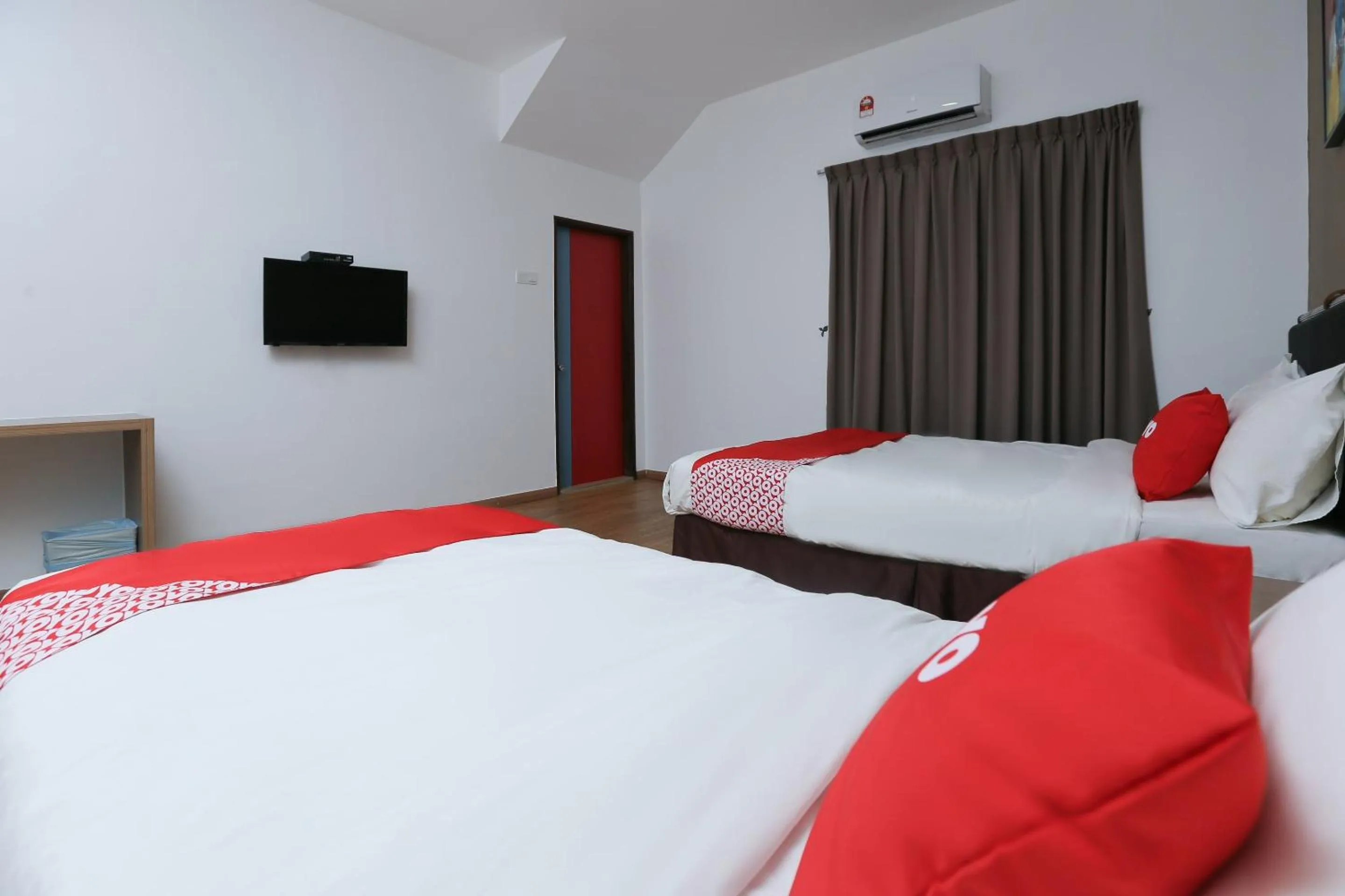 Bedroom, Bed in OYO 89915 East Mount Hotel