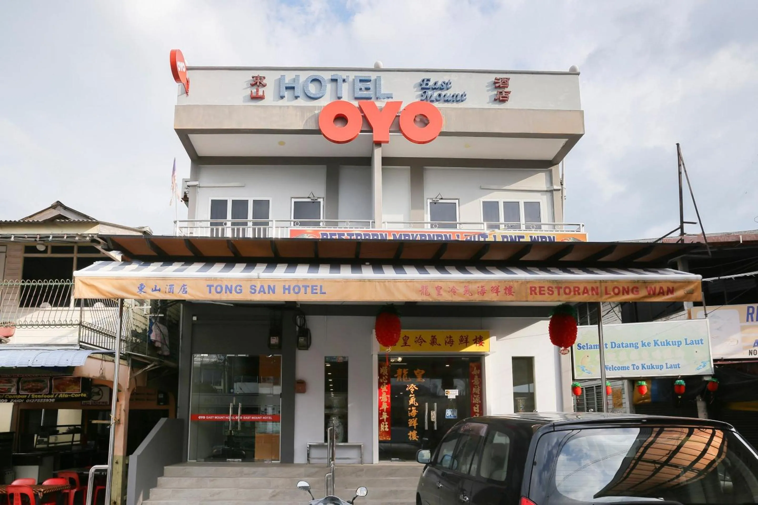 Facade/entrance in OYO 89915 East Mount Hotel