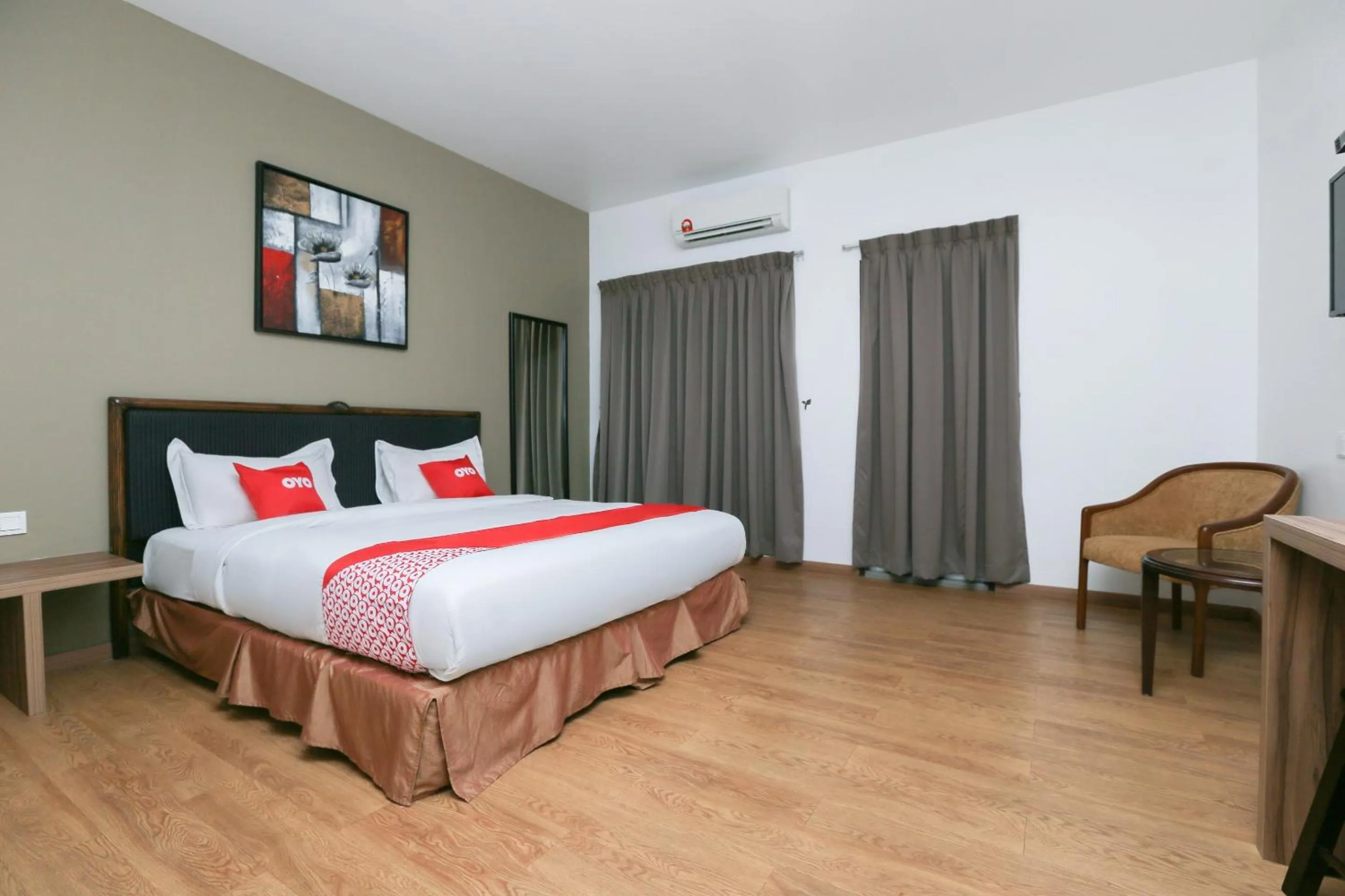 Bedroom, Bed in OYO 89915 East Mount Hotel