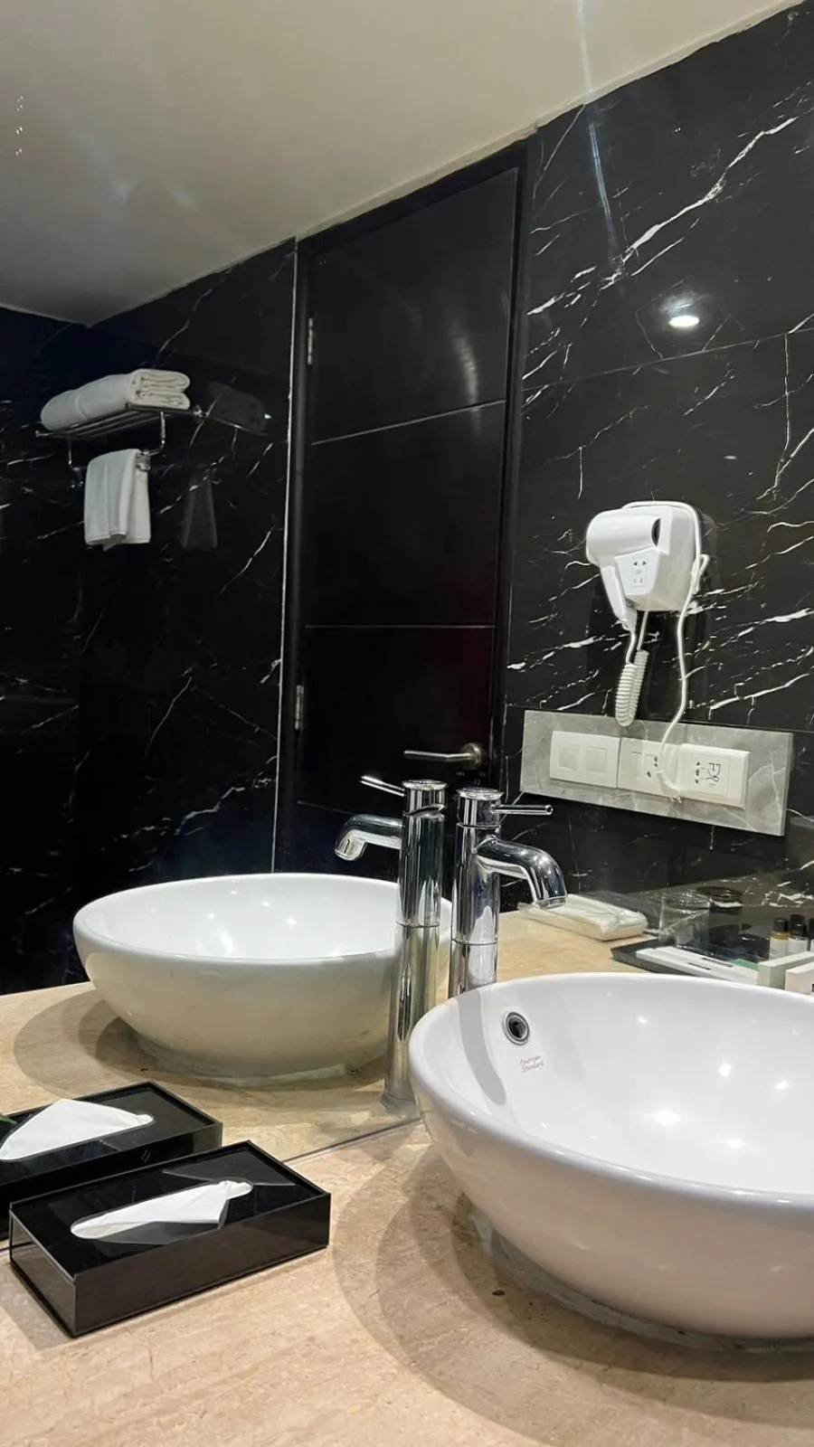Bathroom in Golden Suites Gurgaon Inde Hotels