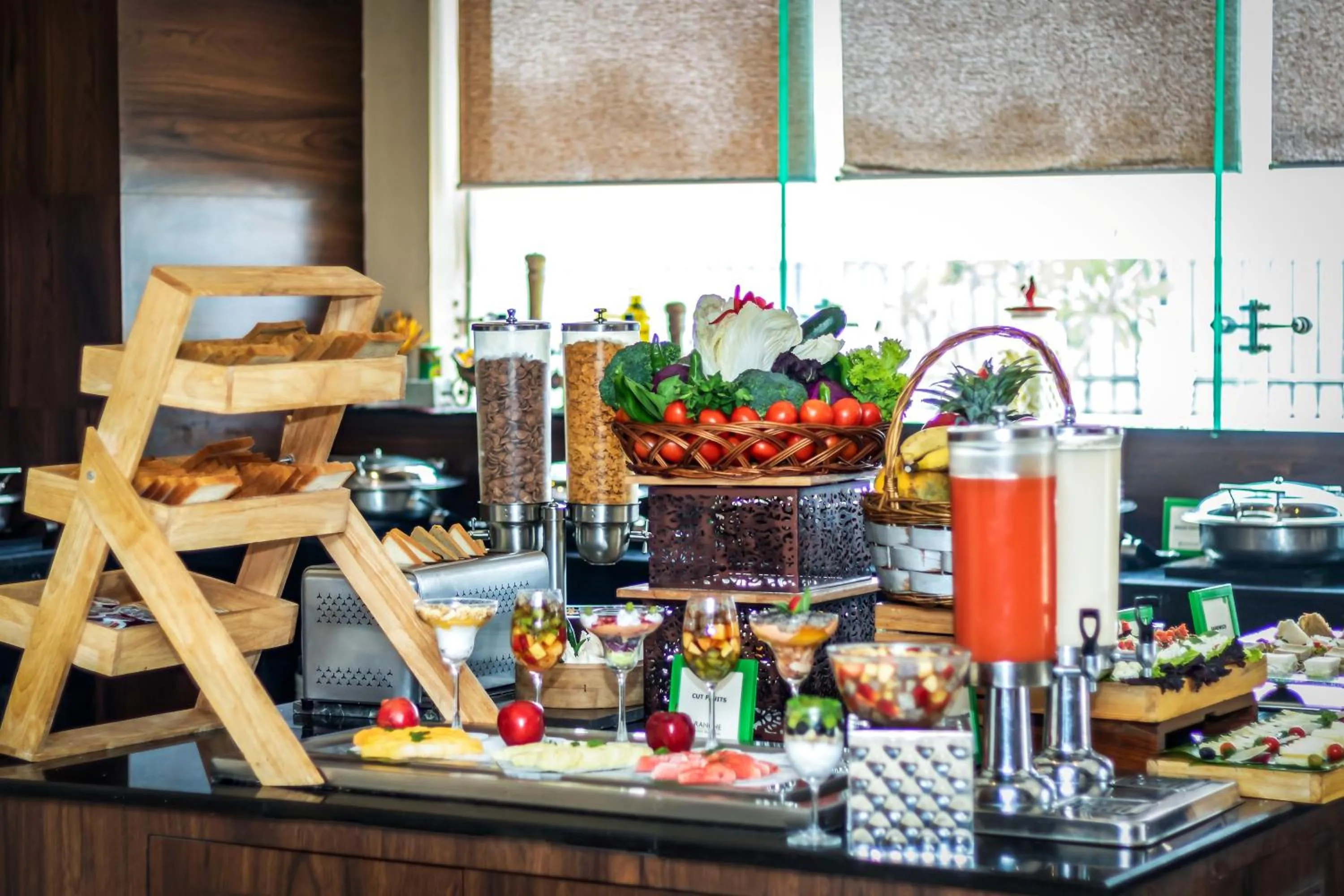 Food and drinks in Golden Suites Gurgaon Inde Hotels