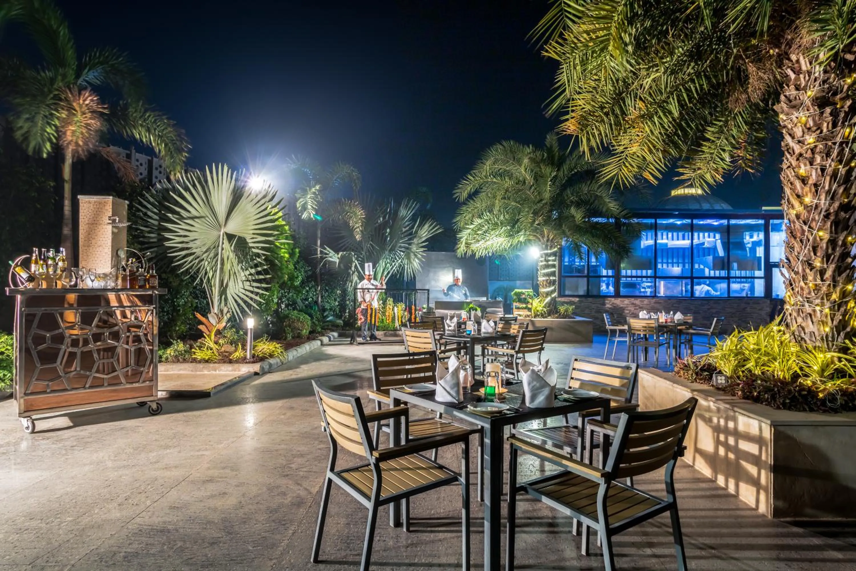 Restaurant/places to eat in Golden Suites Gurgaon Inde Hotels