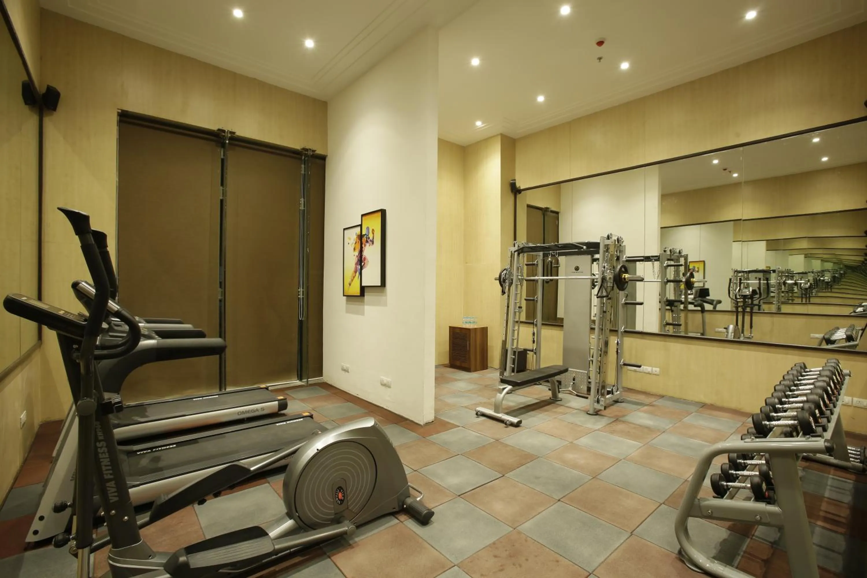 Fitness centre/facilities in Golden Suites Gurgaon Inde Hotels