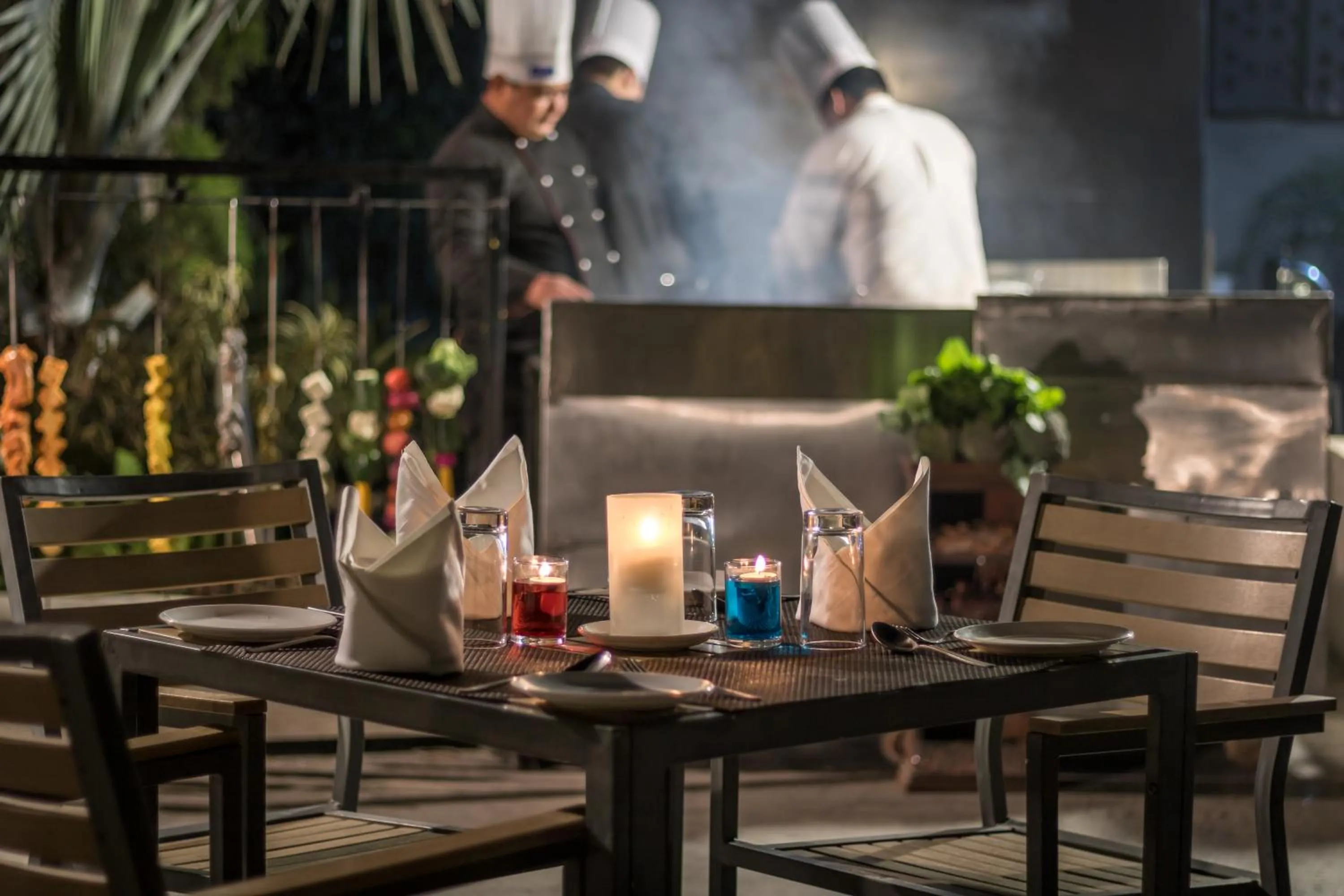 Restaurant/places to eat in Golden Suites Gurgaon Inde Hotels