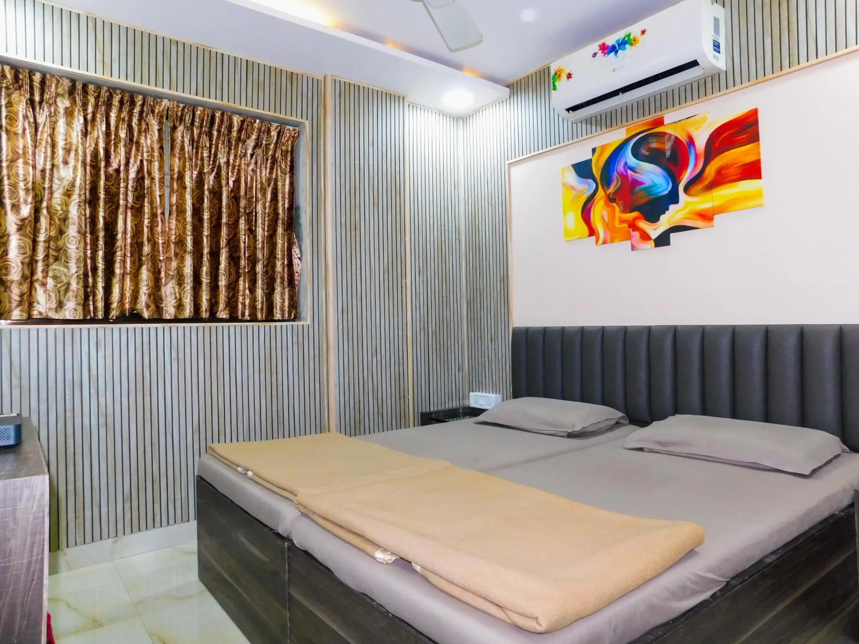 Deluxe Double Room with Bath in Hotel Nest In Deluxe Double Room with Bath in Hotel Nest In