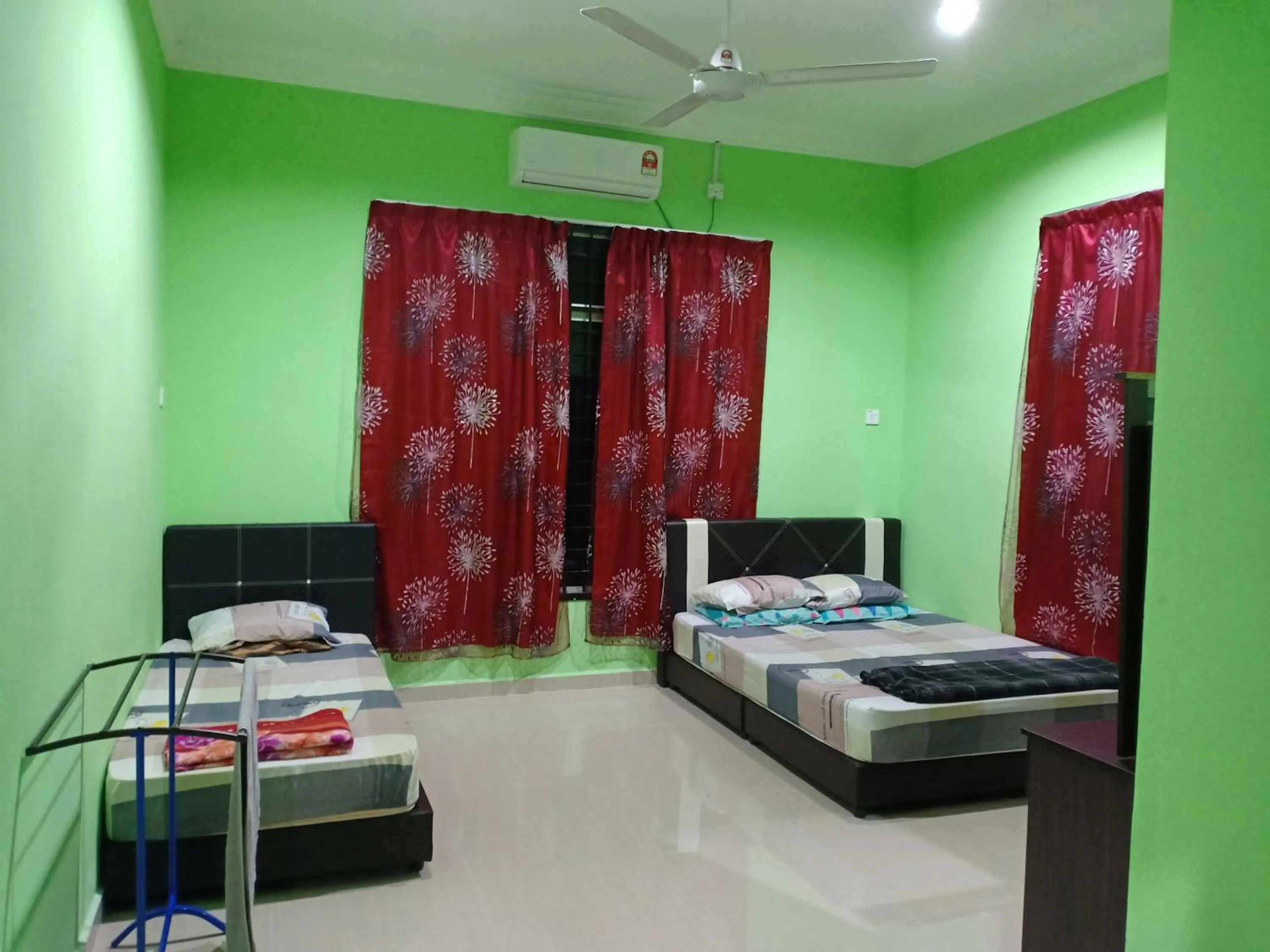 HR Iman Homestay