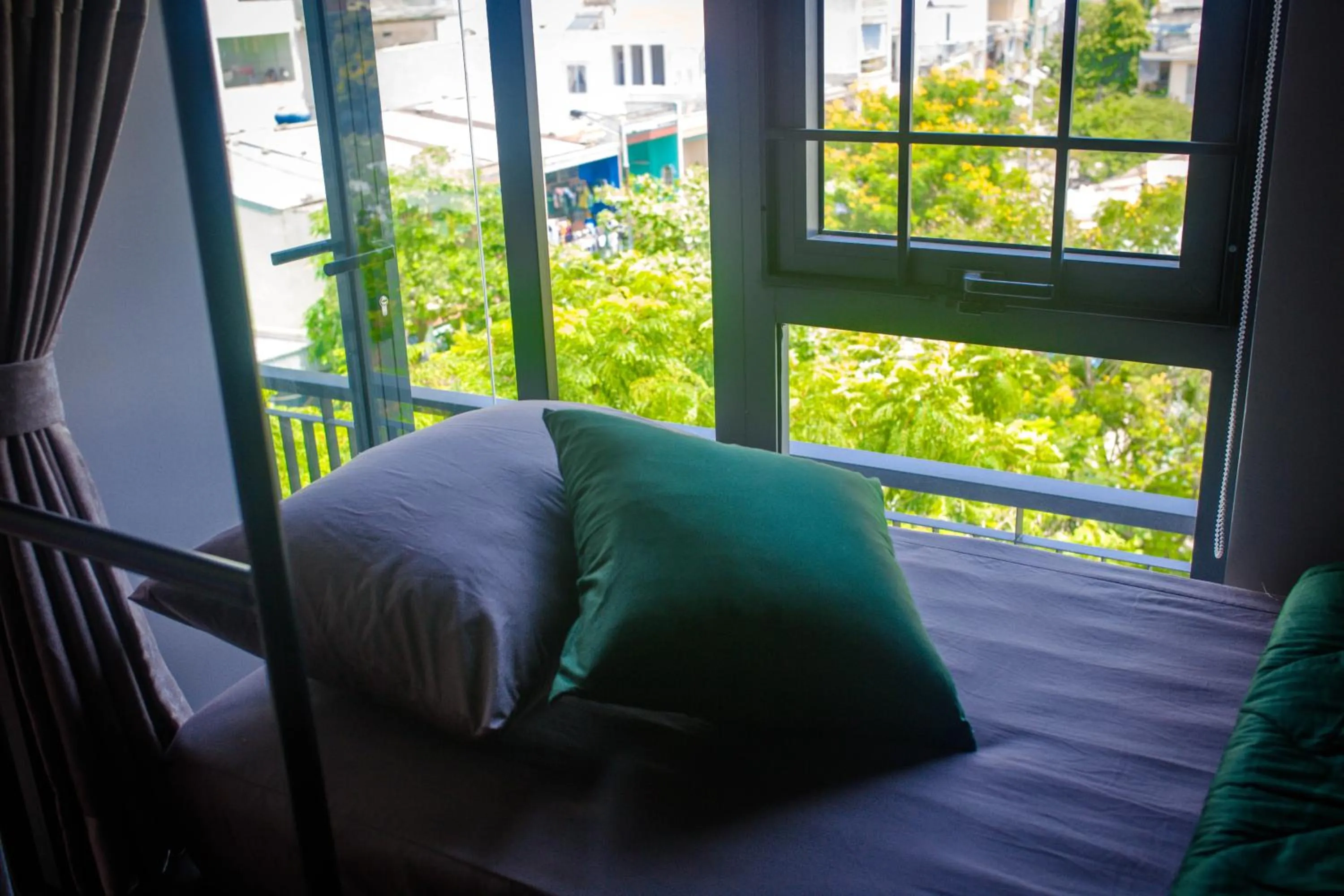 Street view, Bed in Kon-Tiki DaNang Hostel