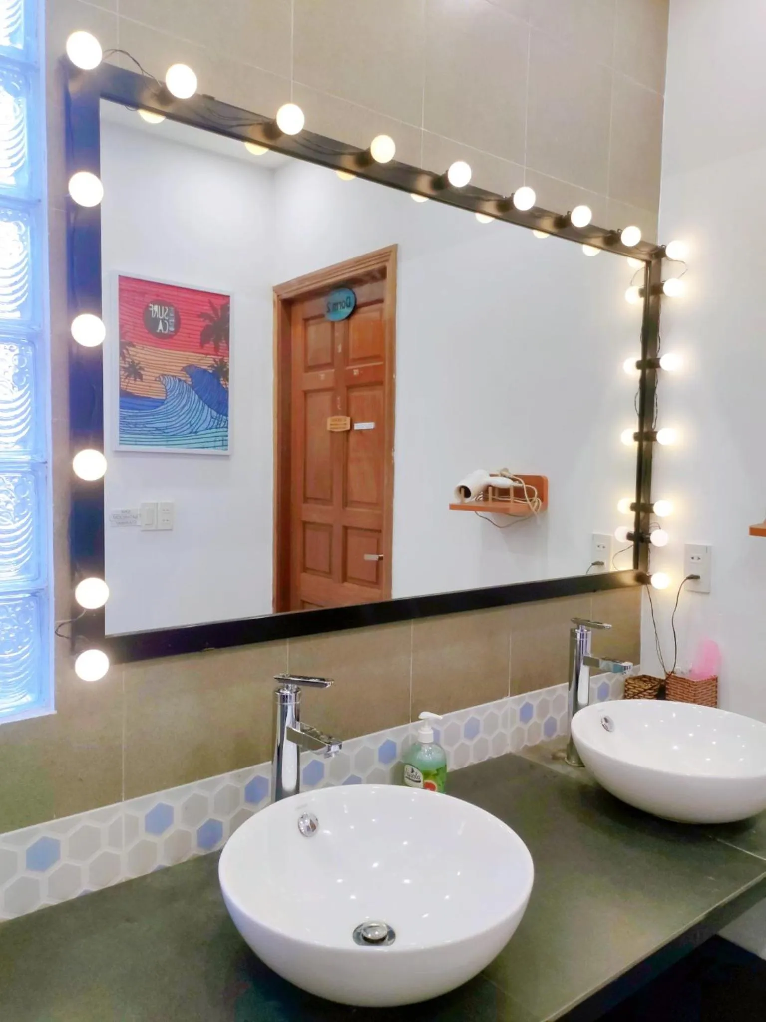 Toilet in Kon-Tiki DaNang Hostel