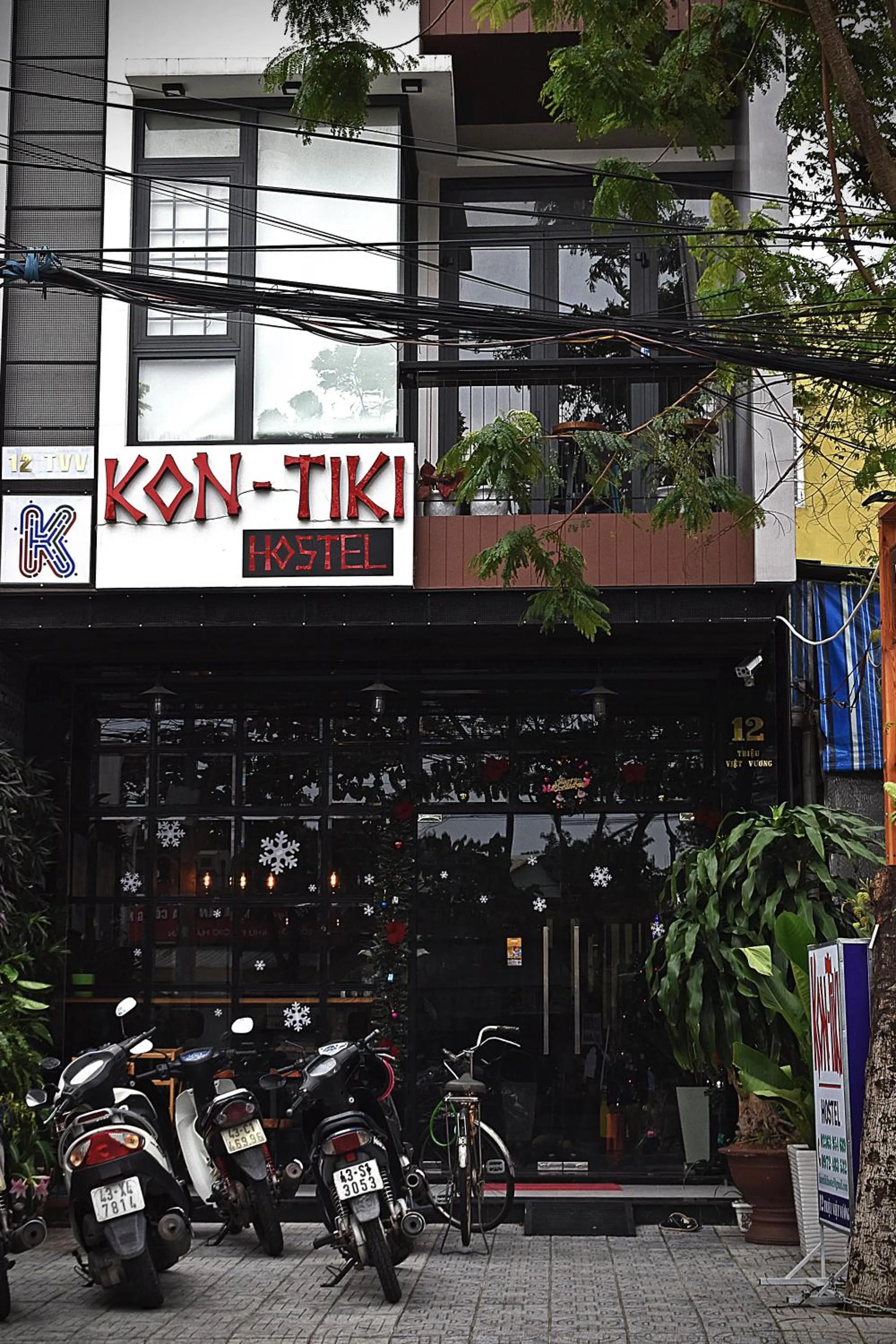 Facade/entrance in Kon-Tiki DaNang Hostel