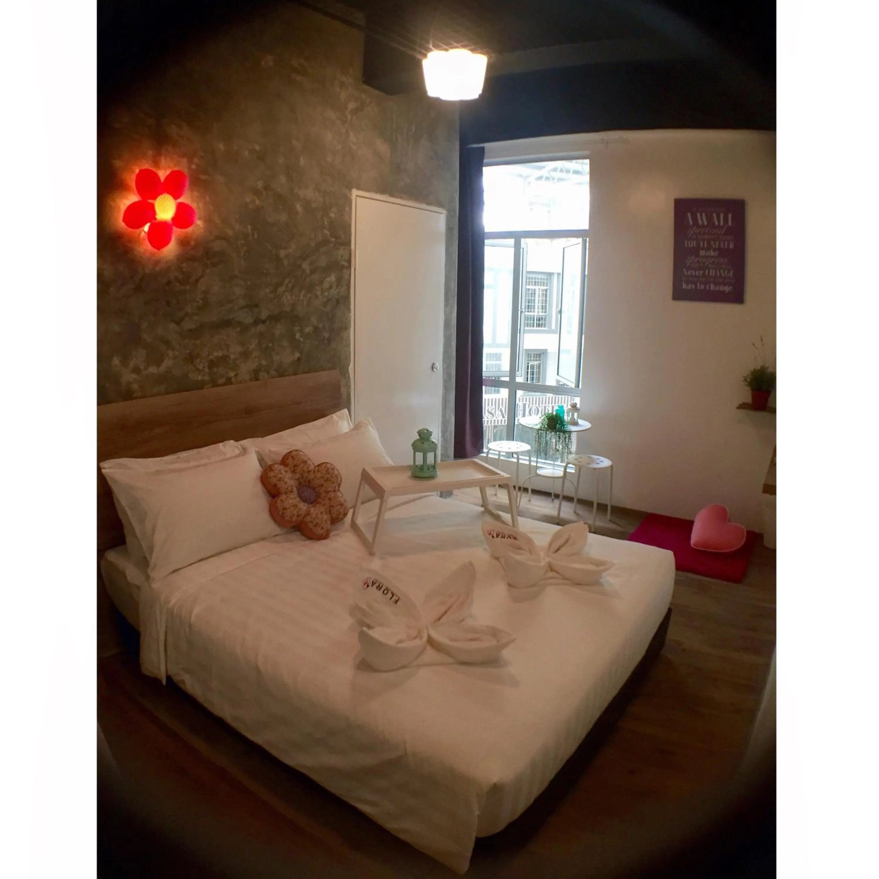 Bathroom, Bed in Hotel Flora Plus