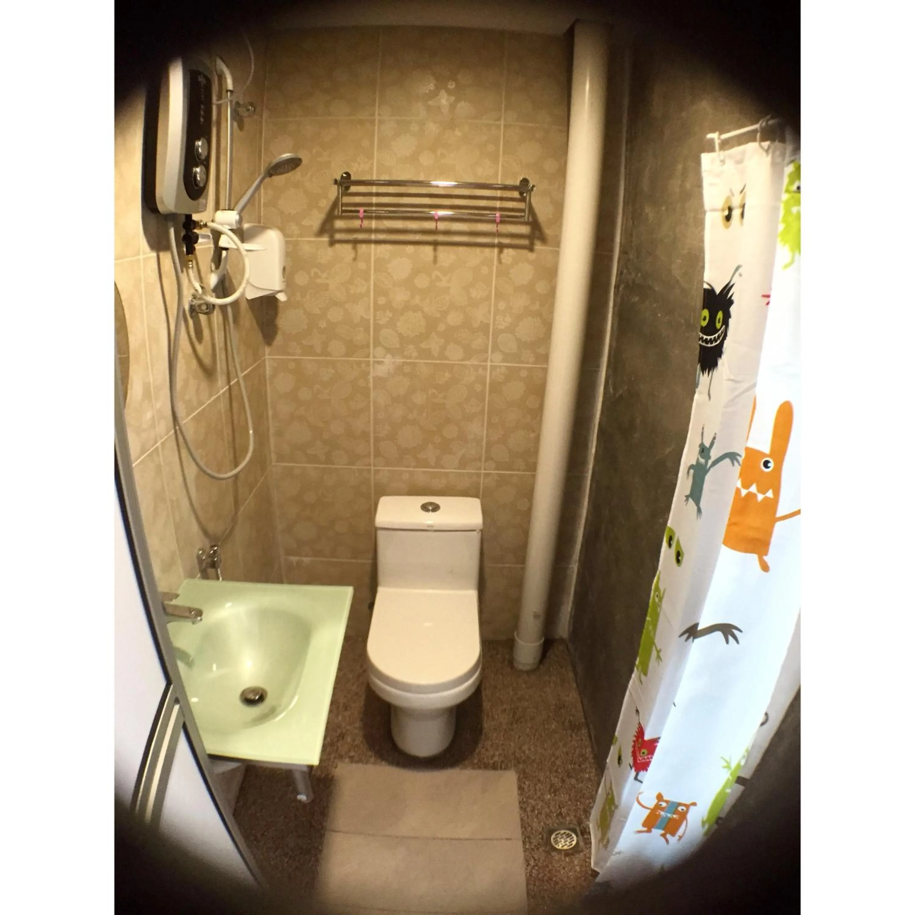 Shower in Hotel Flora Plus