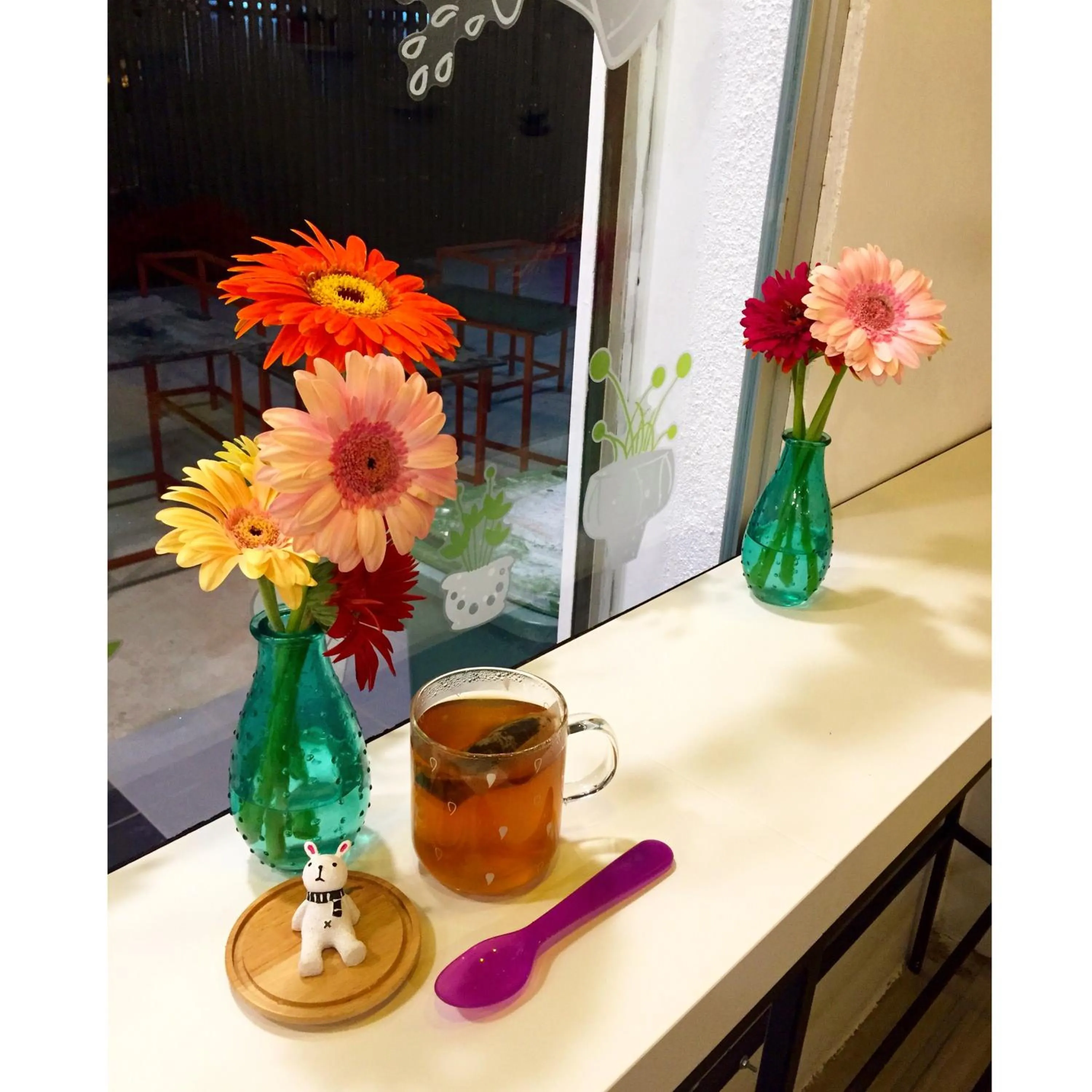 Communal lounge/ TV room in Hotel Flora Plus