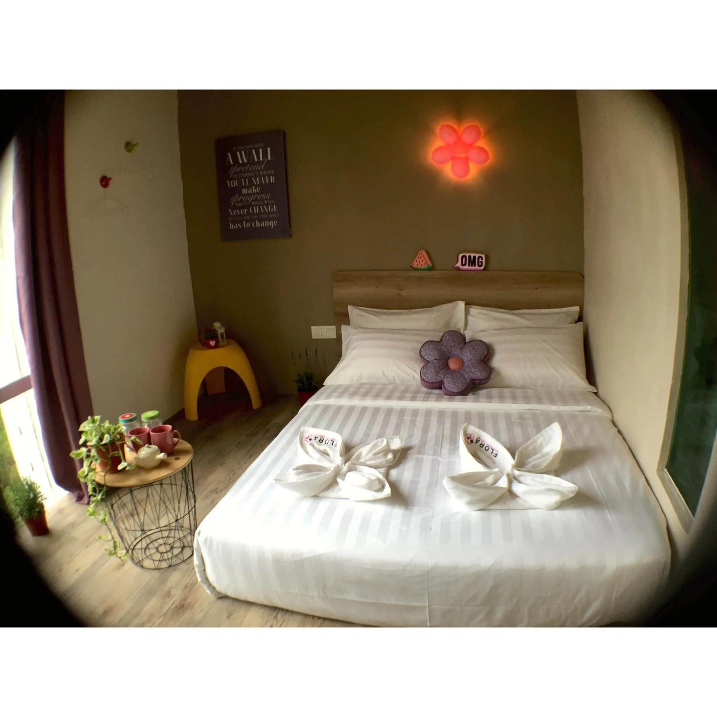 Shower, Bed in Hotel Flora Plus