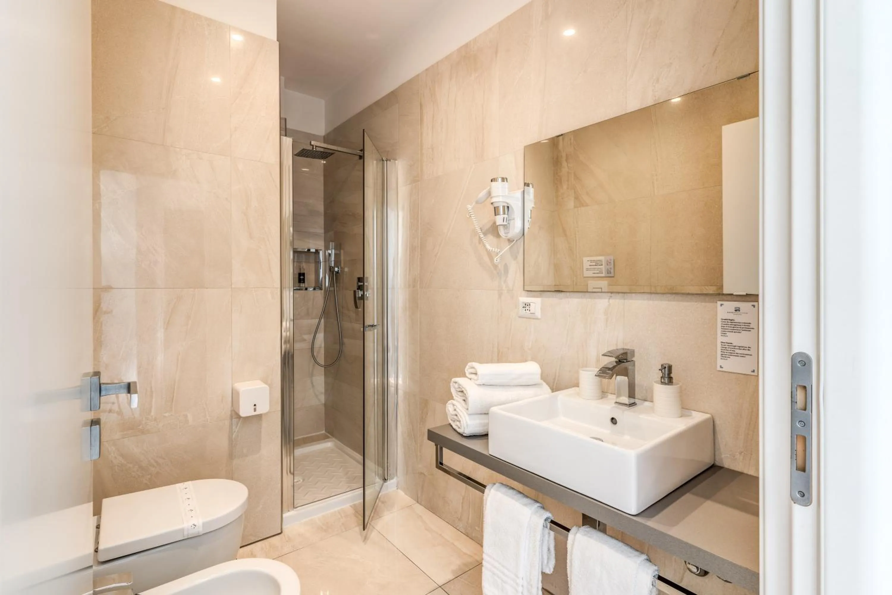 Shower in Napoli Great View B&B