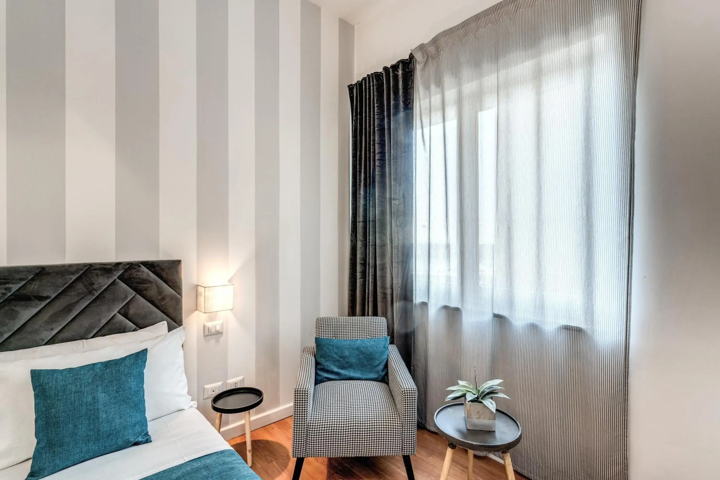 Deluxe Double Room with Side Sea View - single occupancy in Napoli Great View B&B Deluxe Double Room with Side Sea View - single occupancy in Napoli Great View B&B