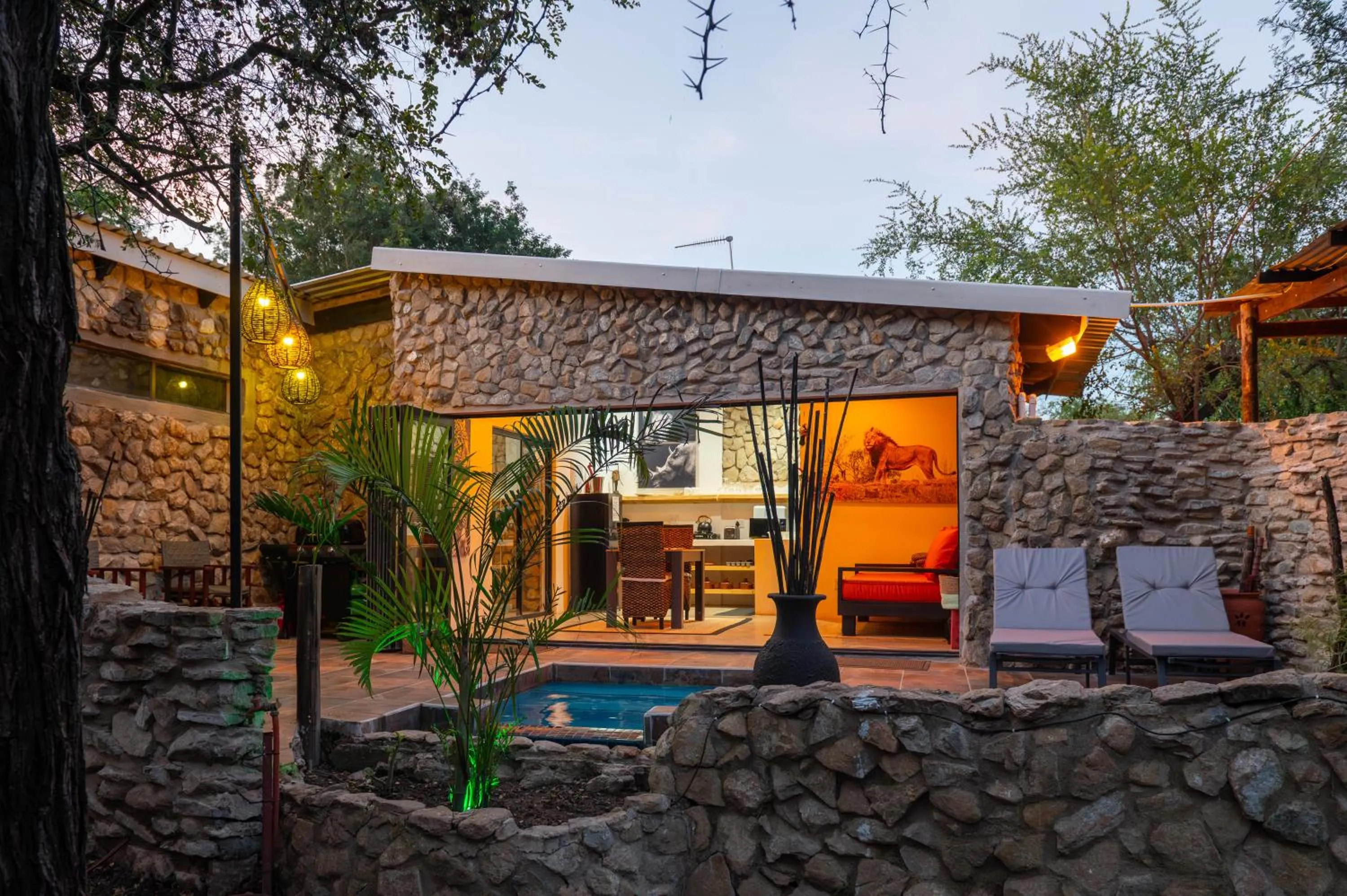 Foxy Crocodile Bush Lodge & Kruger Safaris