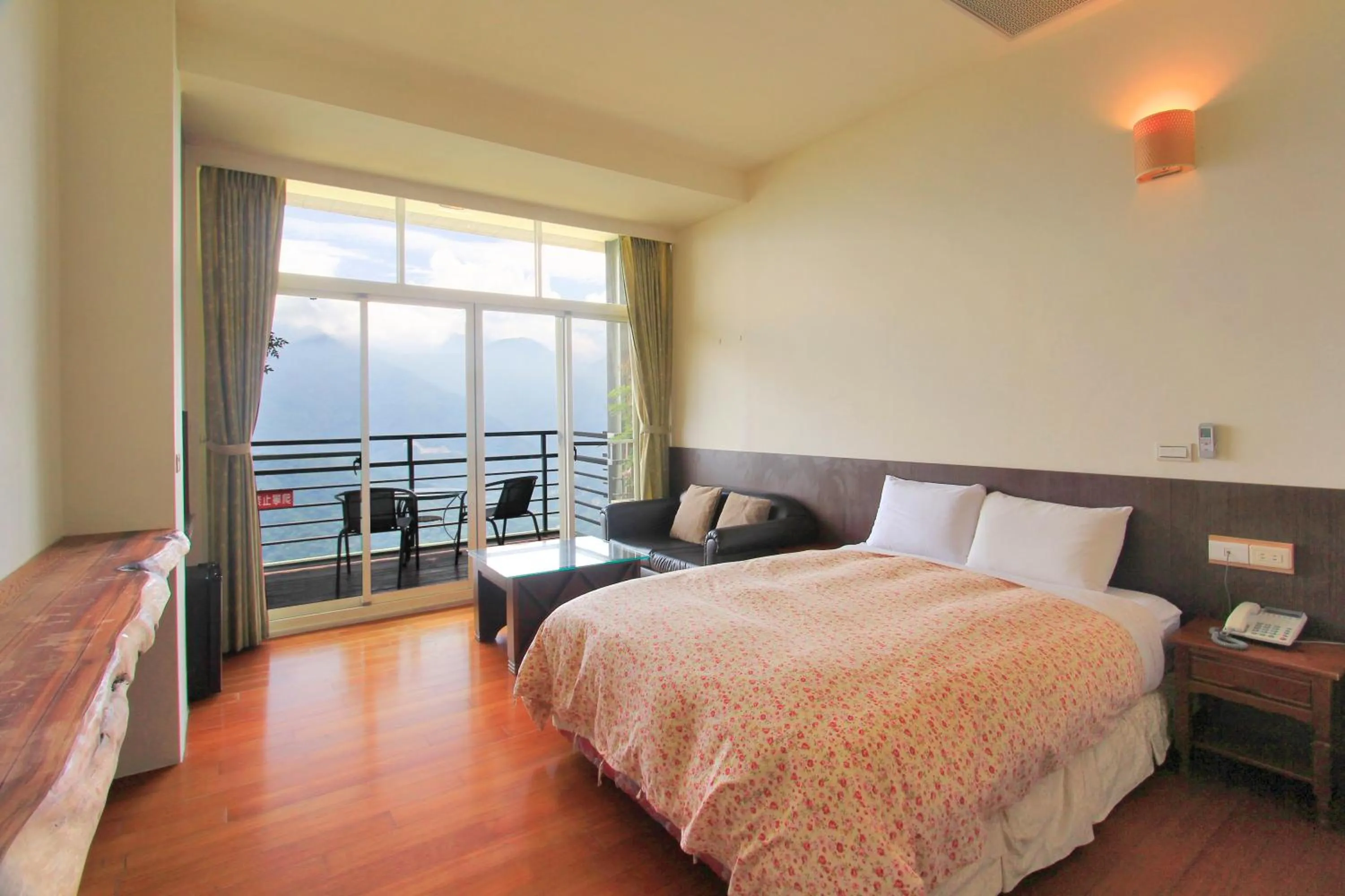 Bed in Sunnydale B&B