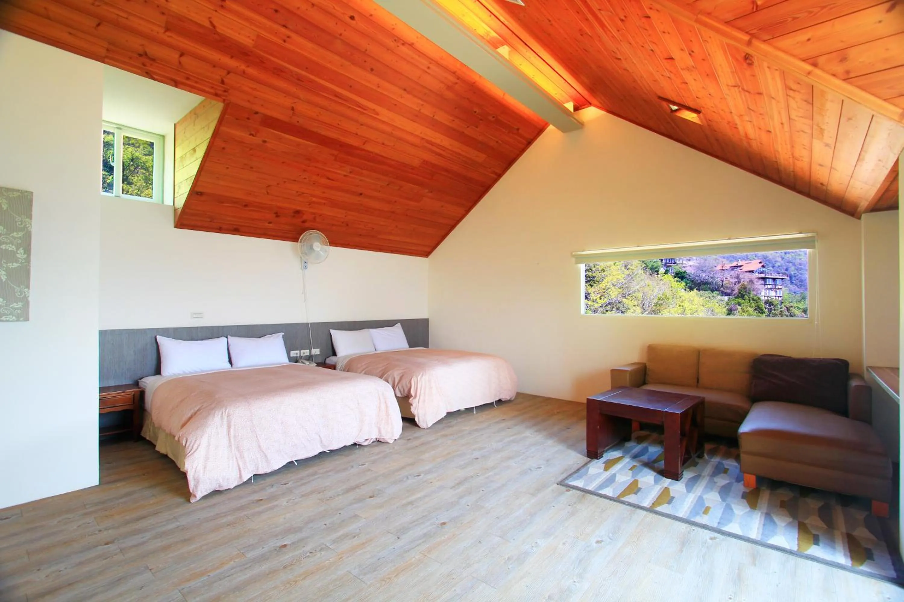 Photo of the whole room, Bed in Sunnydale B&B