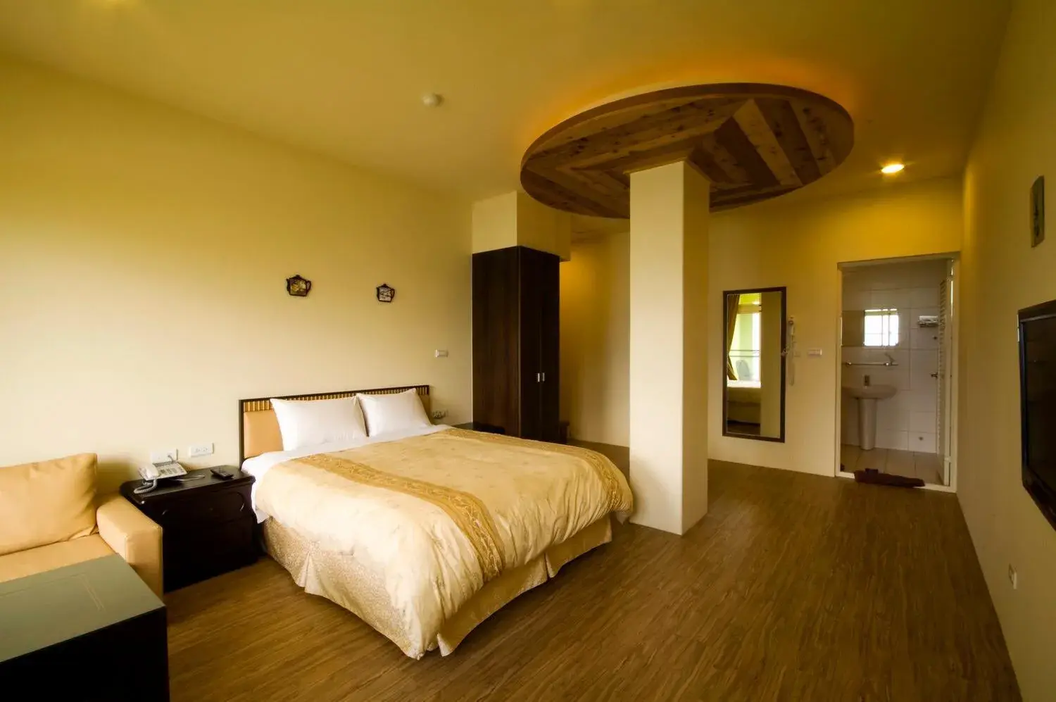 Deluxe Double Room with Balcony in Sunnydale B&B Deluxe Double Room with Balcony in Sunnydale B&B