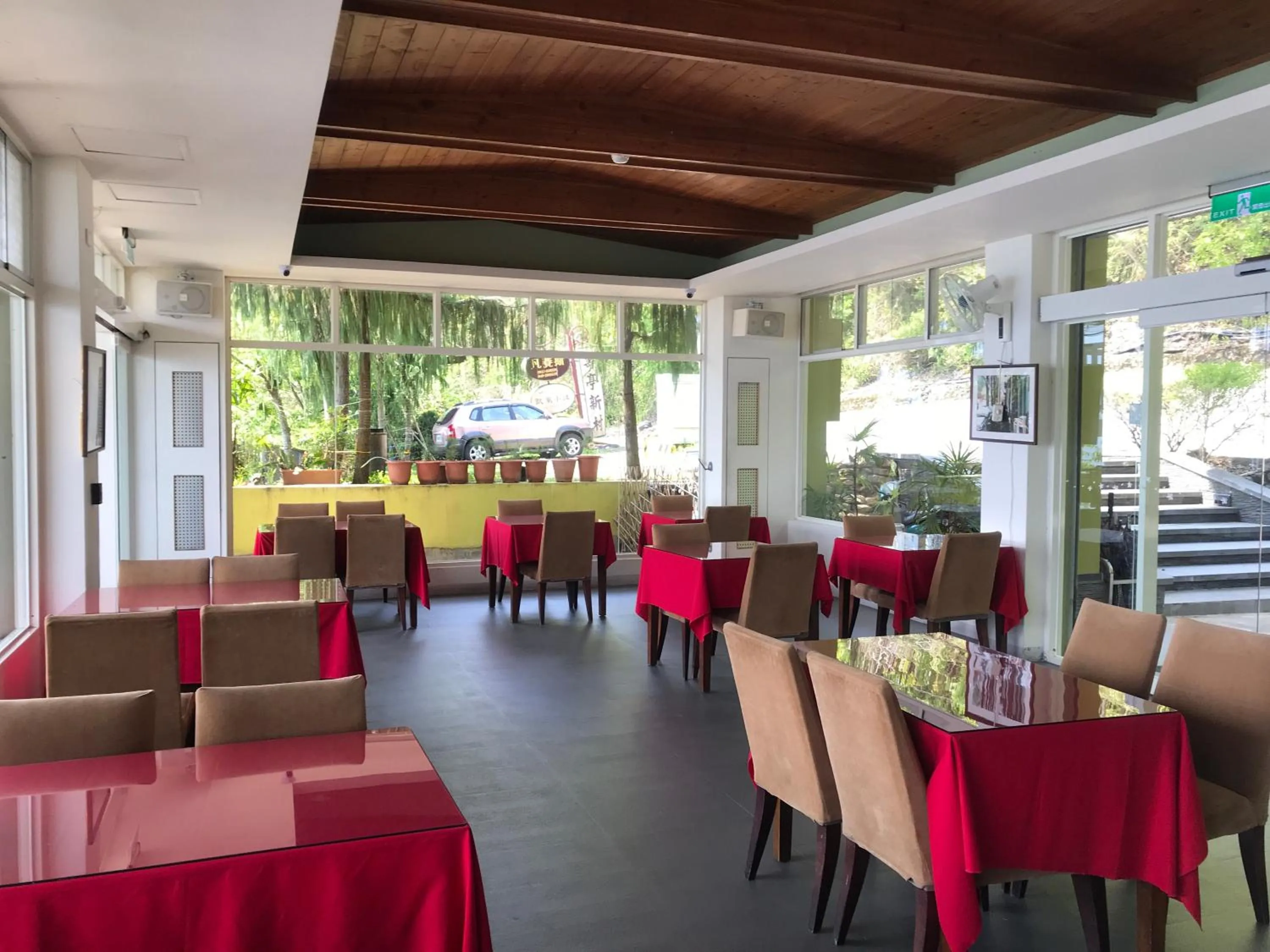 Dining area in Sunnydale B&B