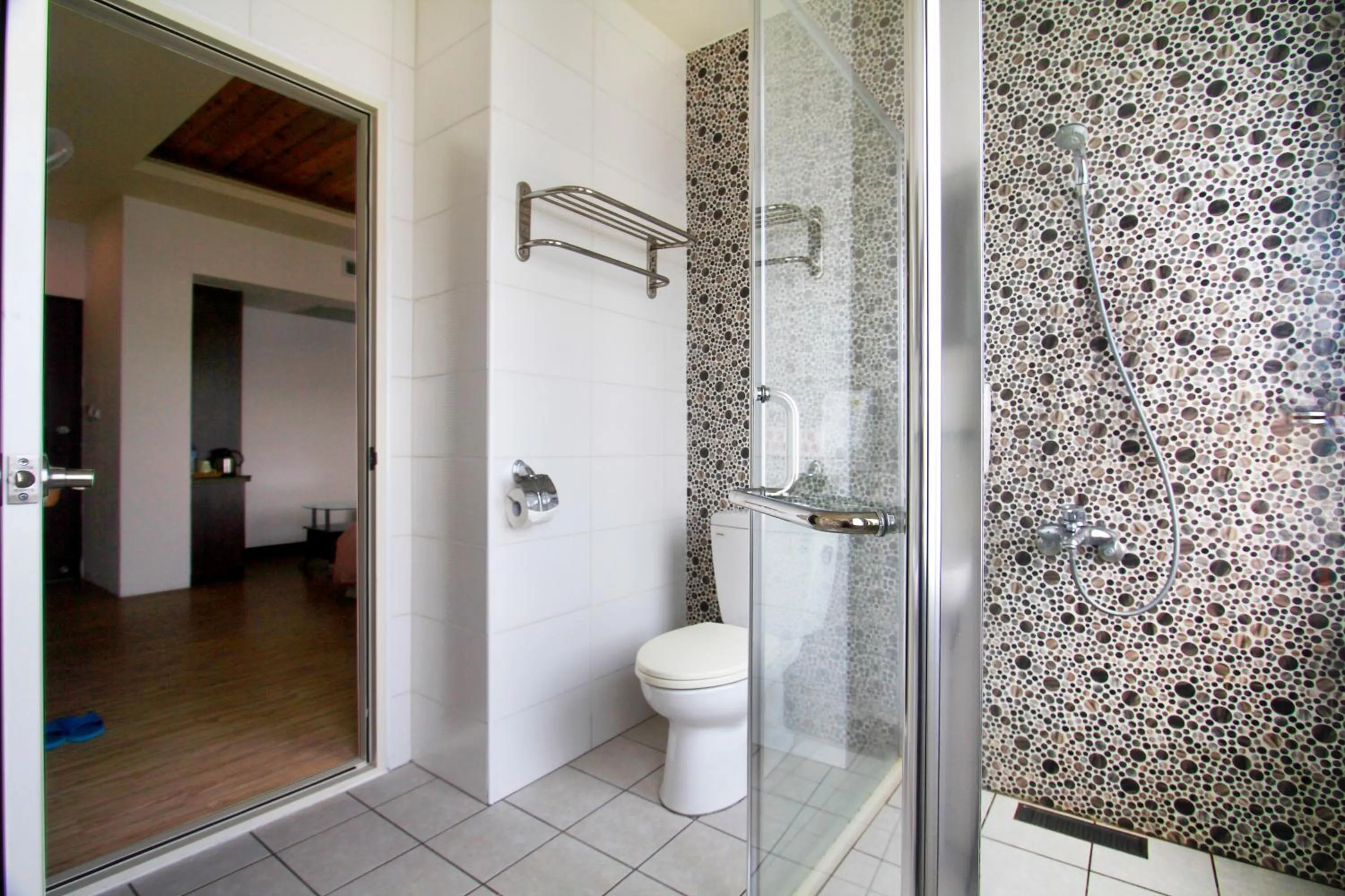 Shower in Sunnydale B&B