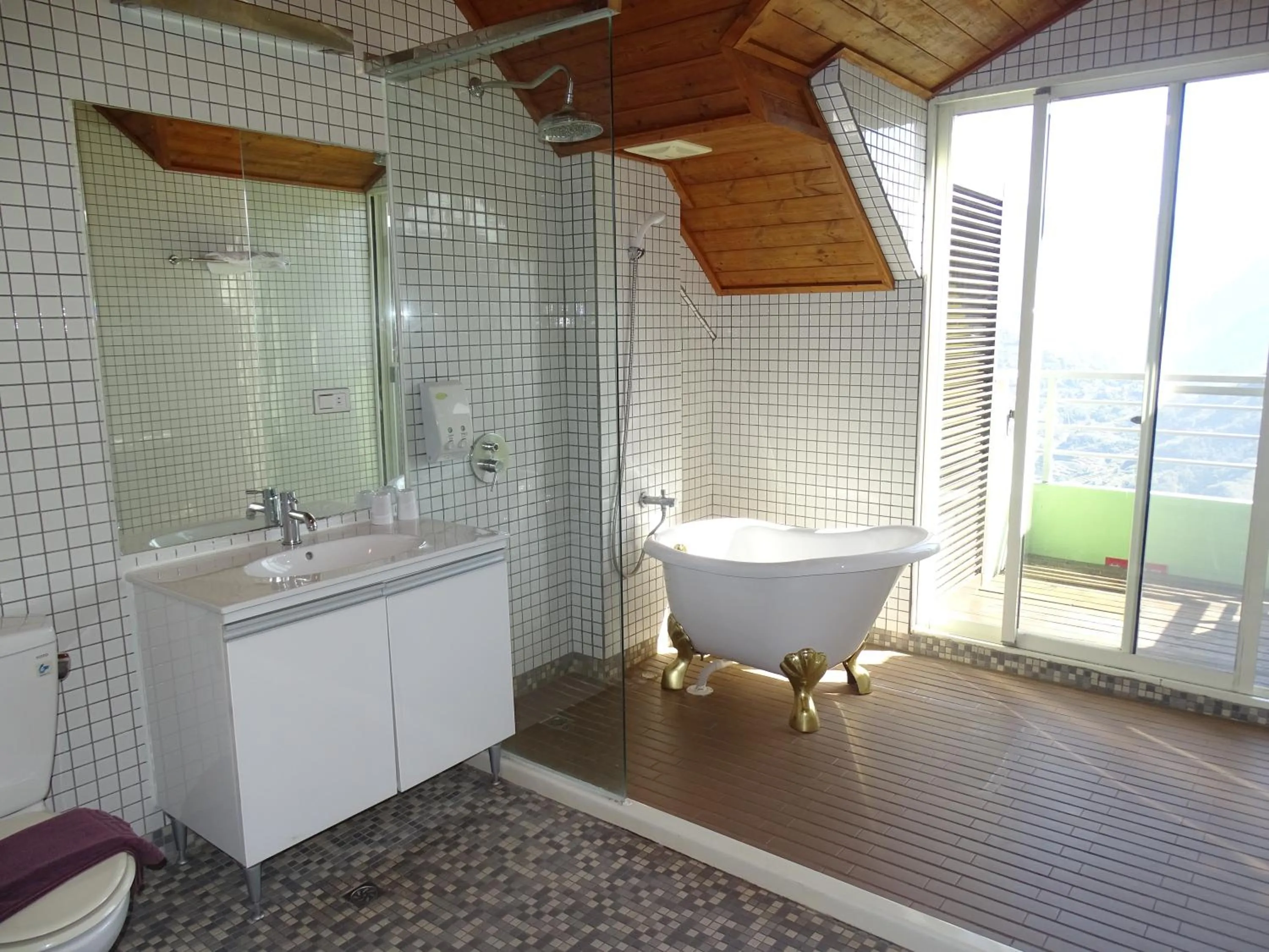 Bathroom in Sunnydale B&B