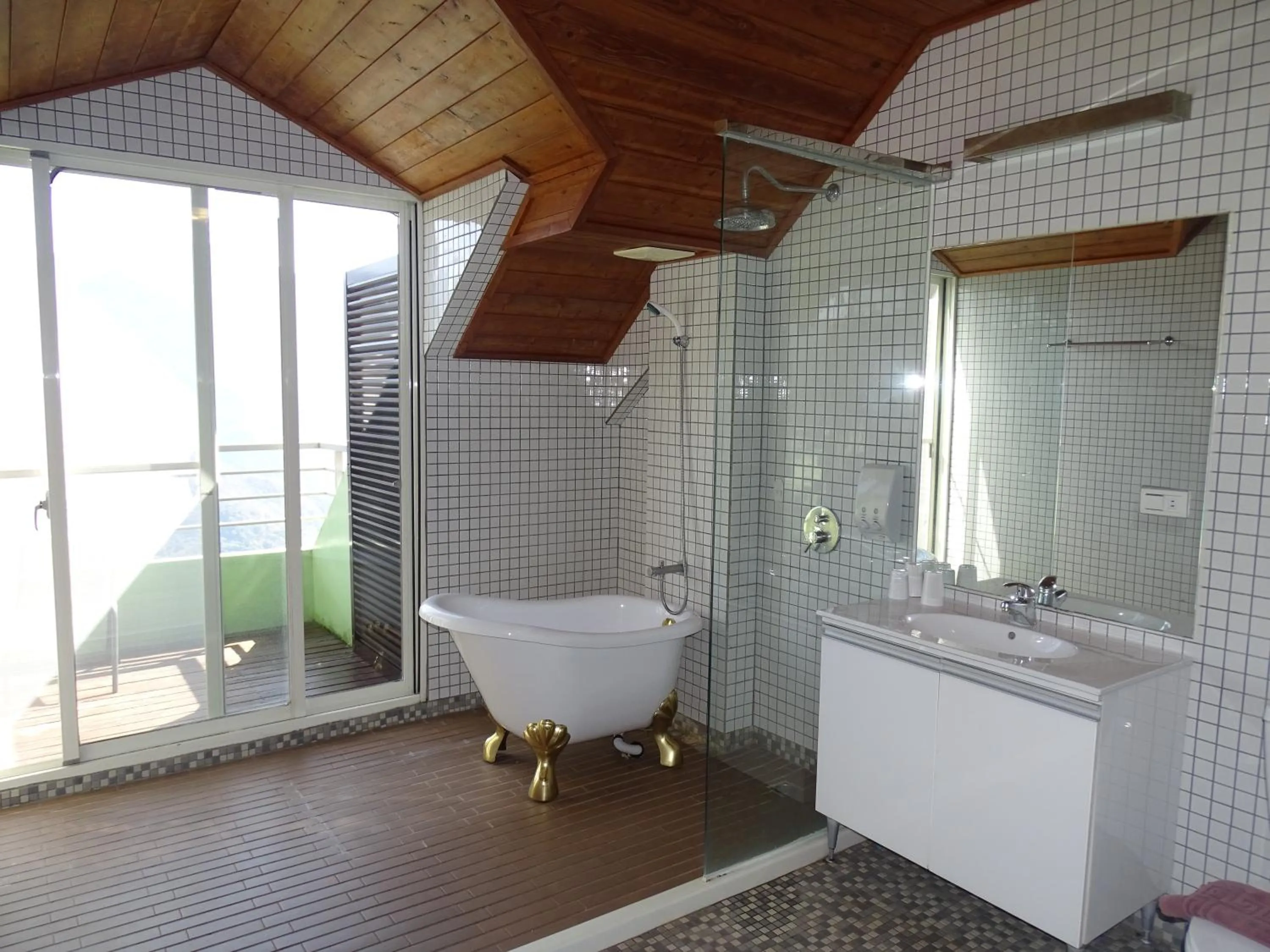 Bathroom in Sunnydale B&B