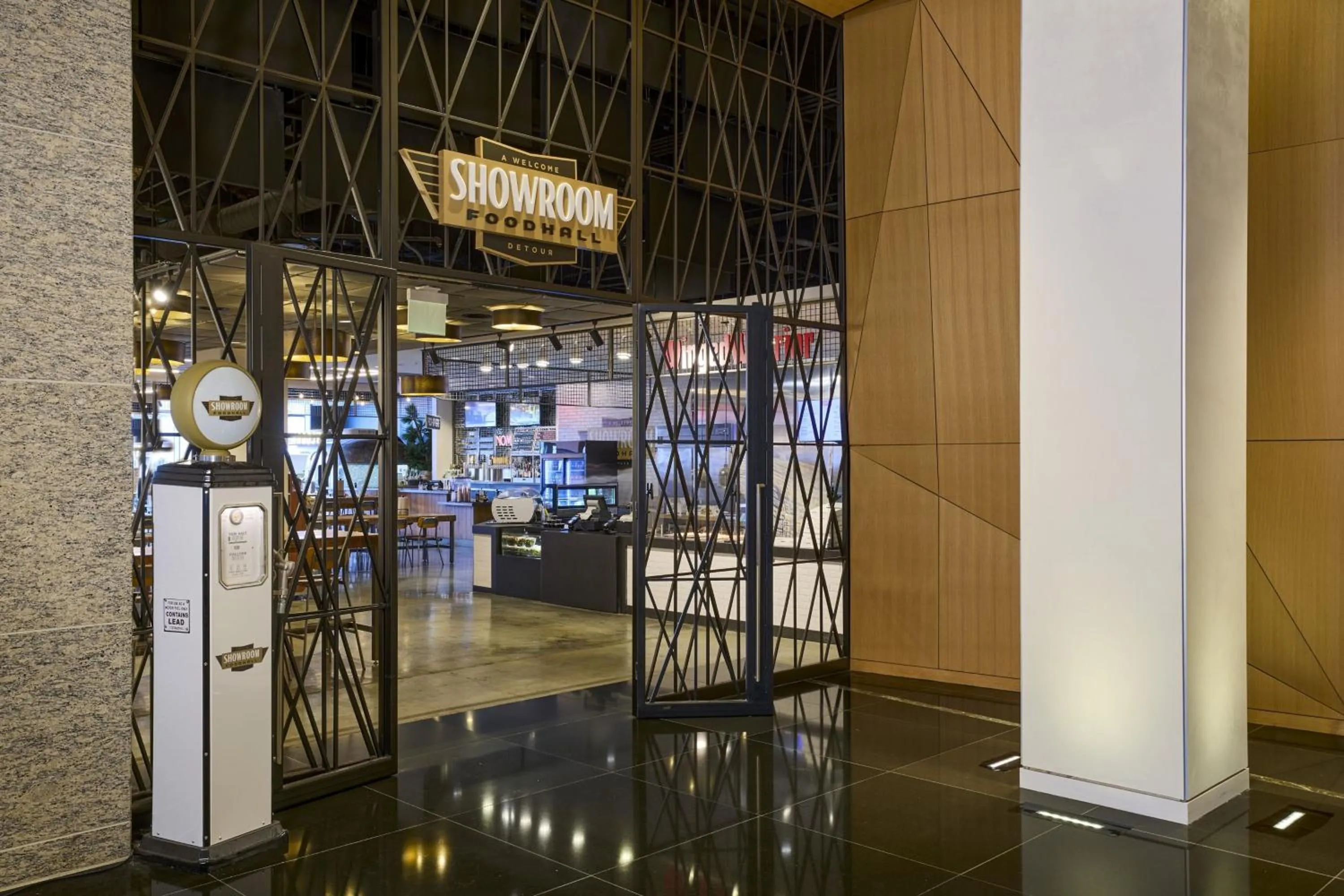 Restaurant/places to eat in Marriott Marquis Chicago