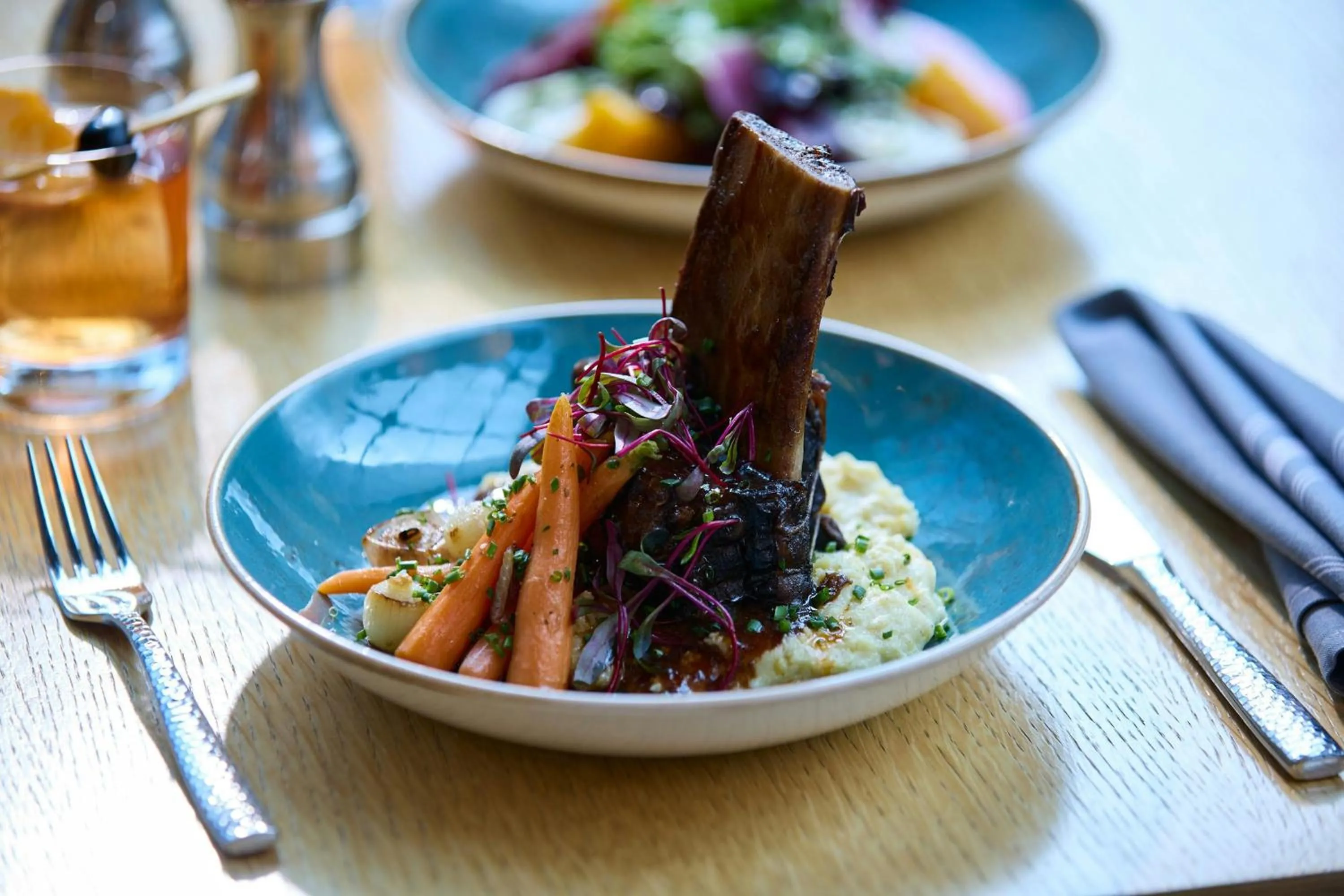 Restaurant/places to eat in Marriott Marquis Chicago