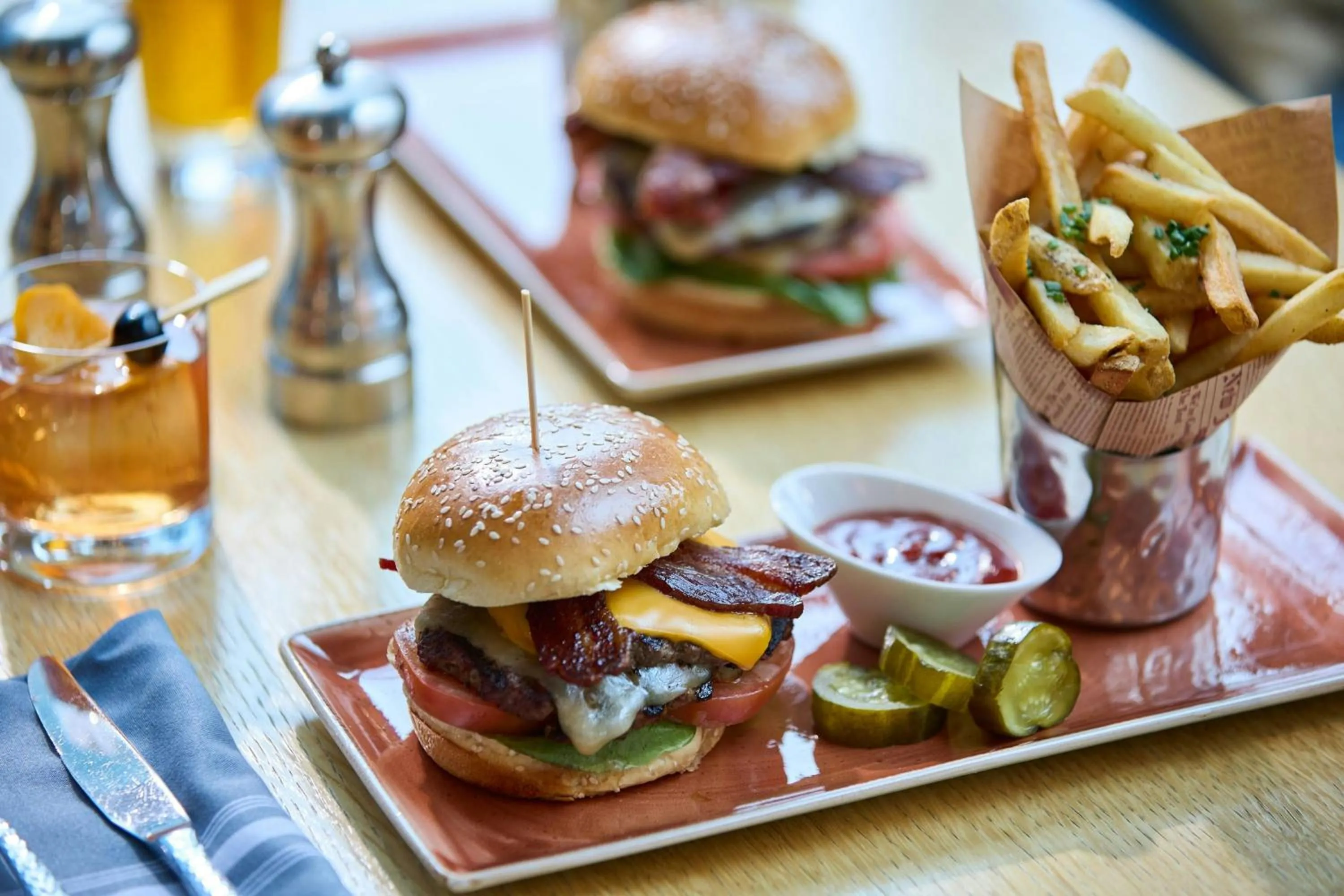 Restaurant/places to eat in Marriott Marquis Chicago