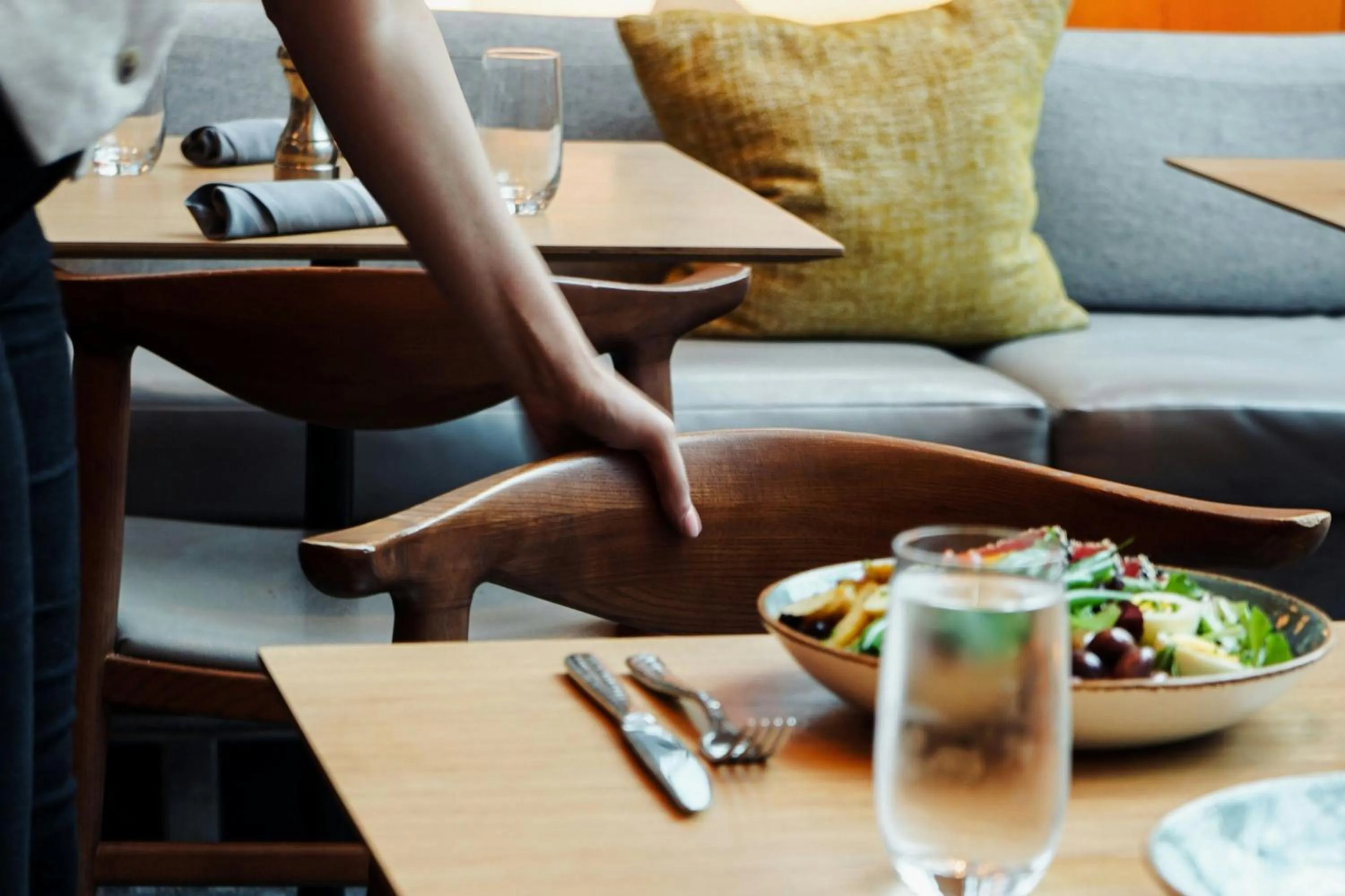 Restaurant/places to eat in Marriott Marquis Chicago