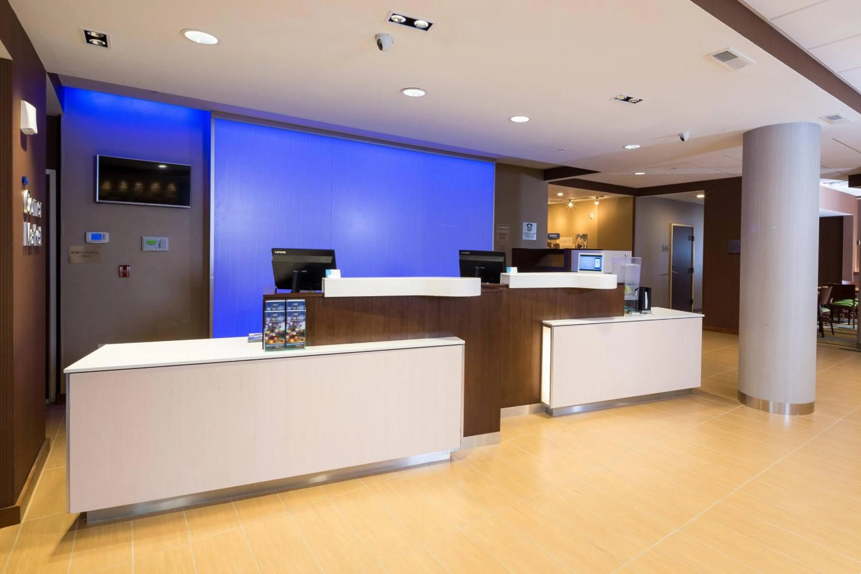 Lobby or reception in Fairfield Inn & Suites by Marriott Detroit Chesterfield