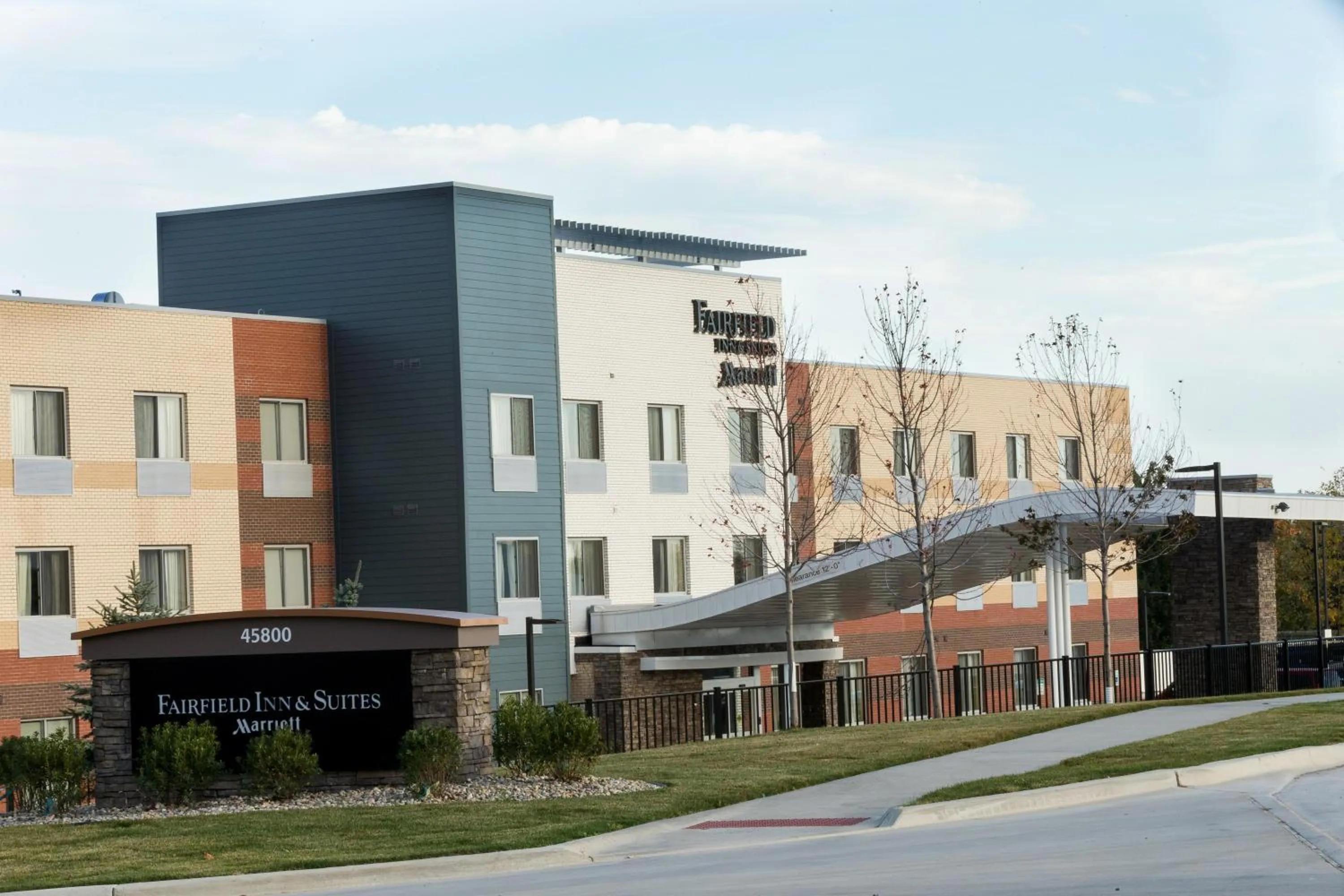 Property building in Fairfield Inn & Suites by Marriott Detroit Chesterfield