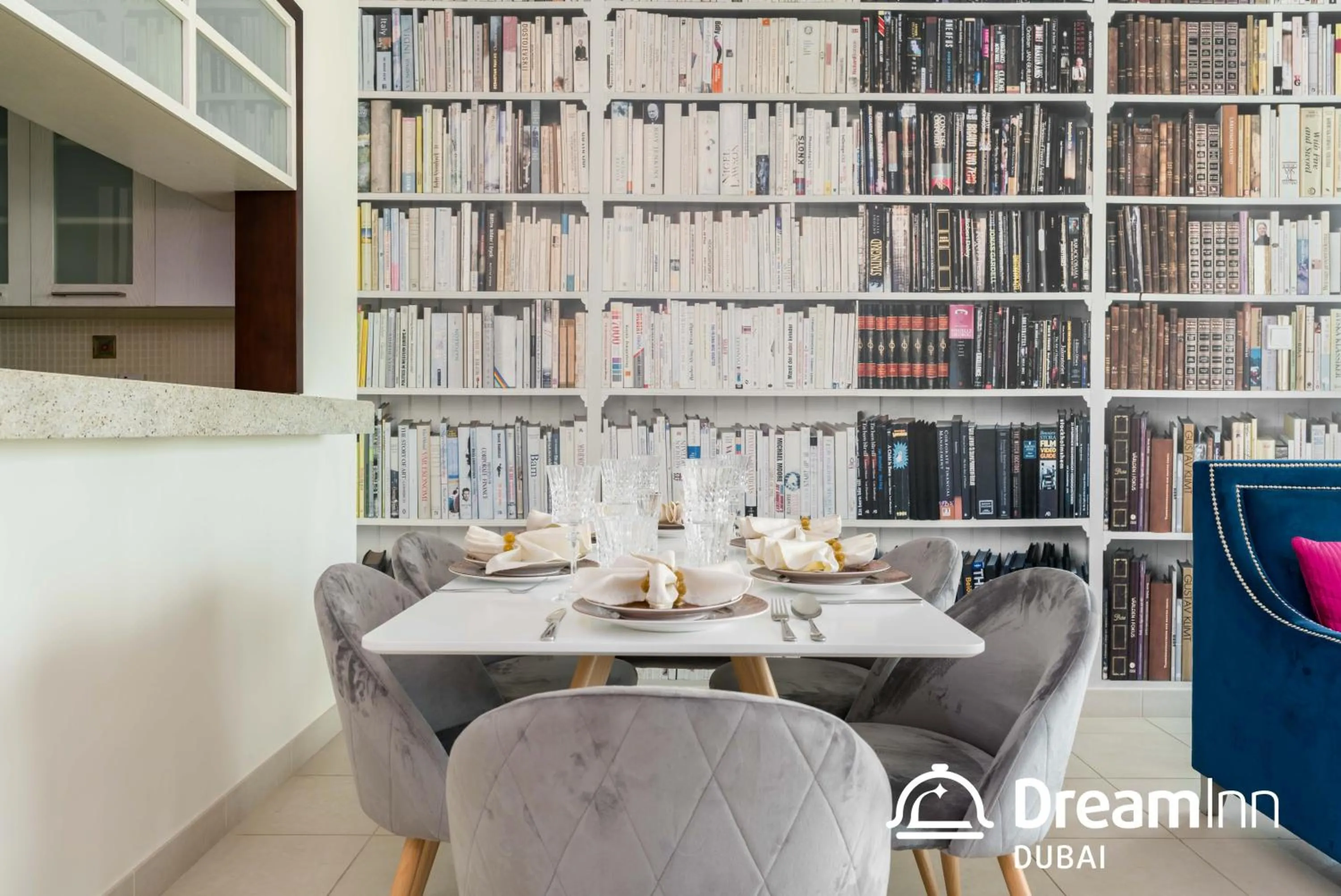 Dining area in Dream Inn Apartments - Boulevard Central