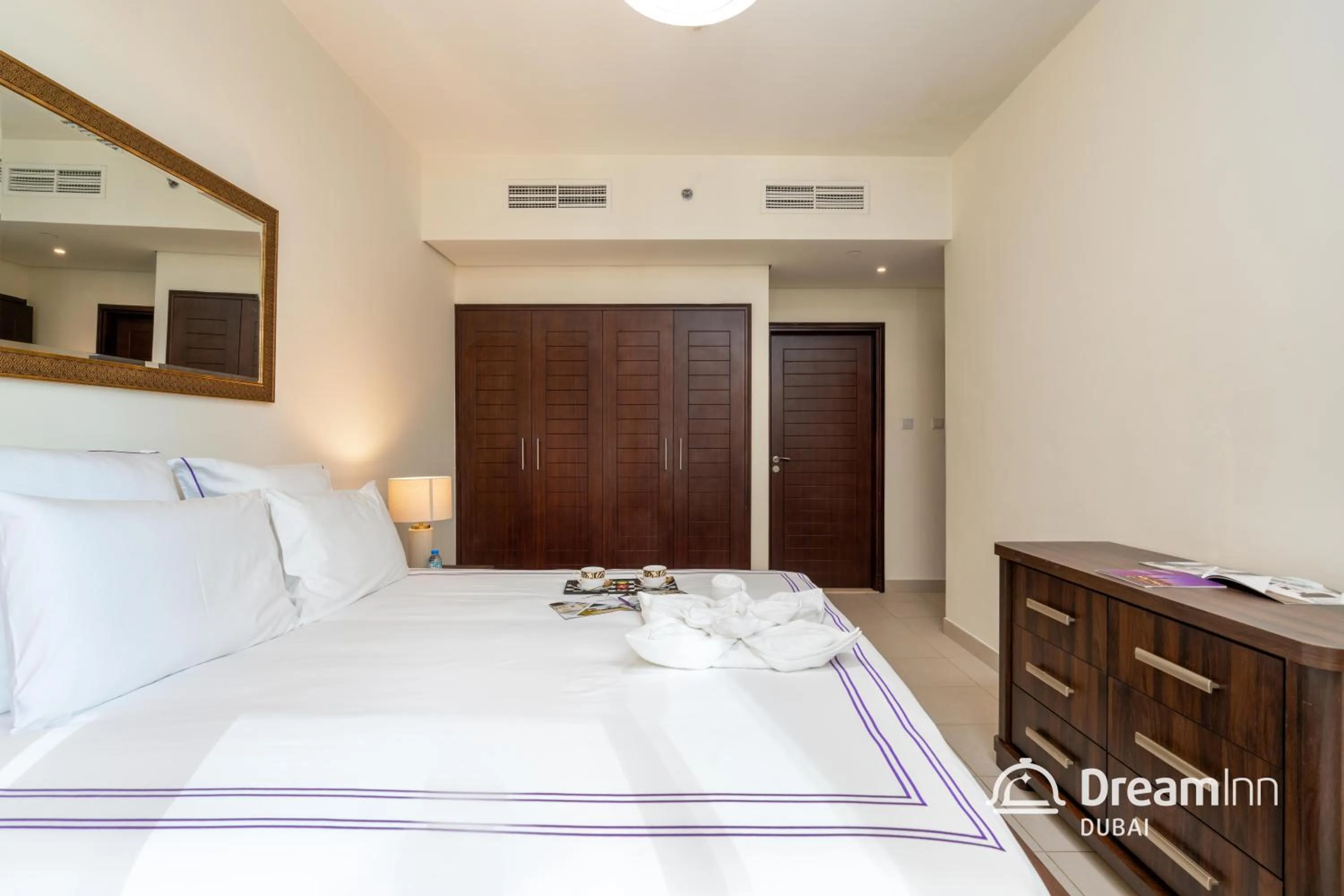 Bed in Dream Inn Apartments - Boulevard Central