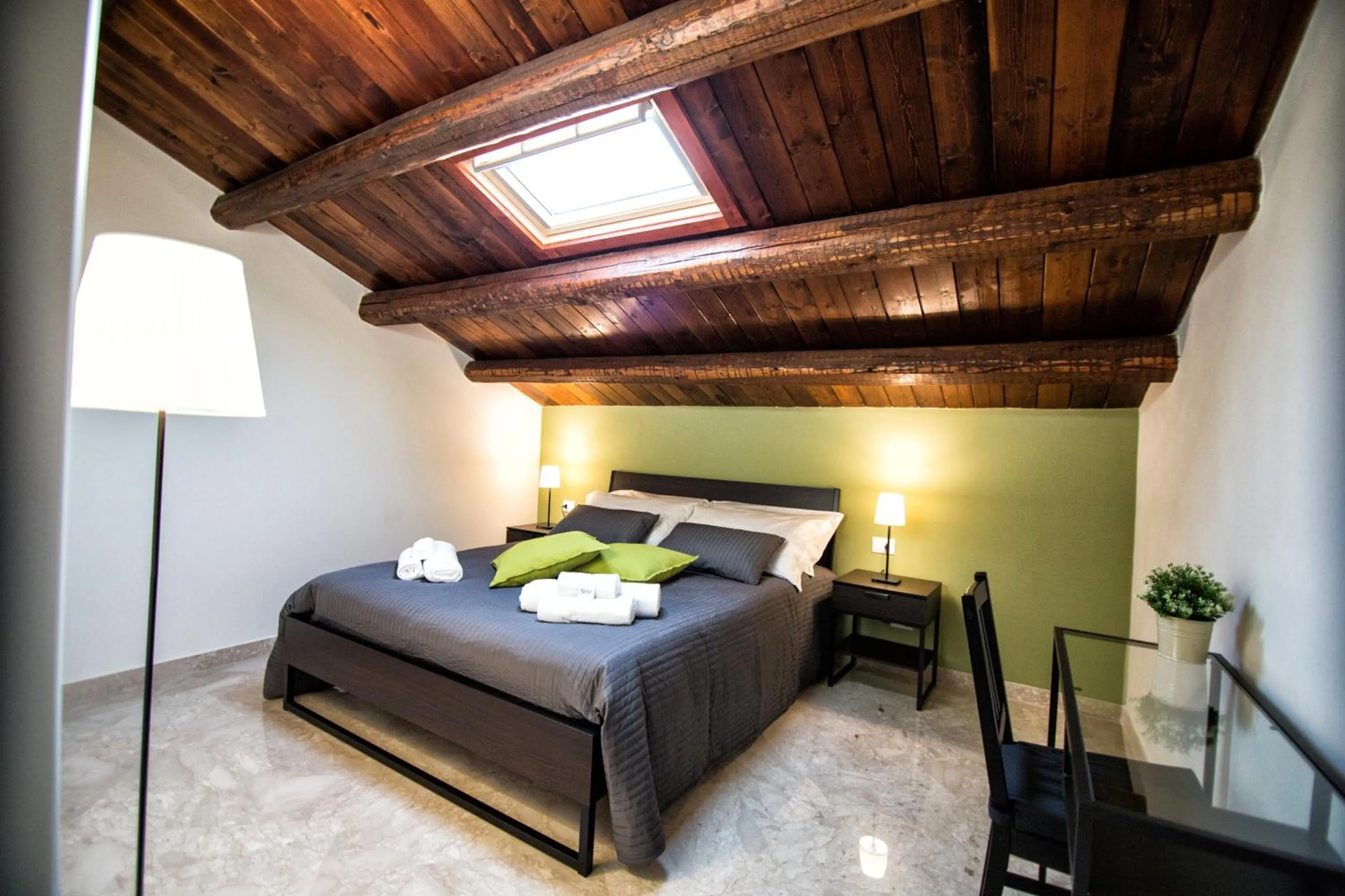 Bedroom, Bed in Niria
