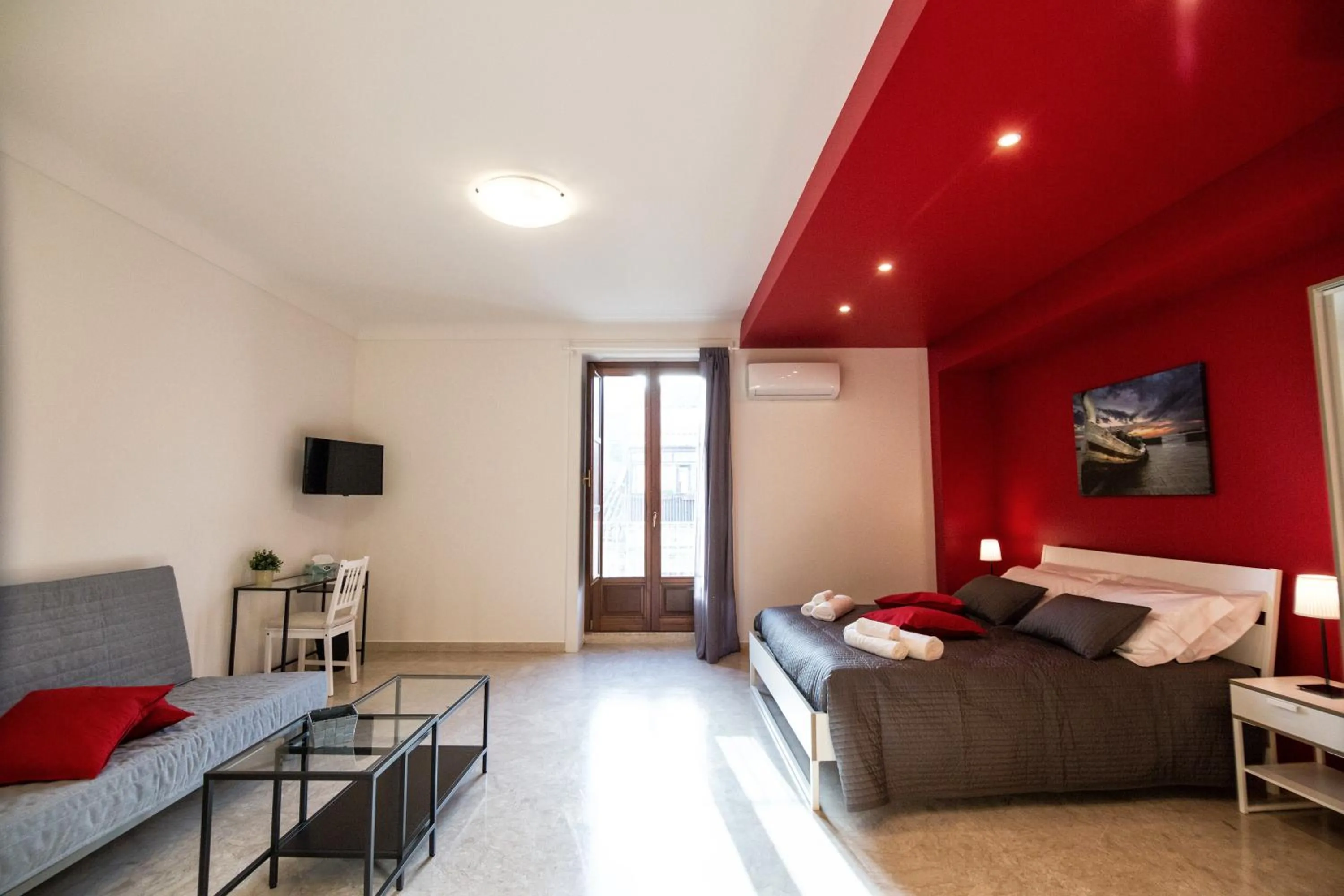 Photo of the whole room, Bed in Niria