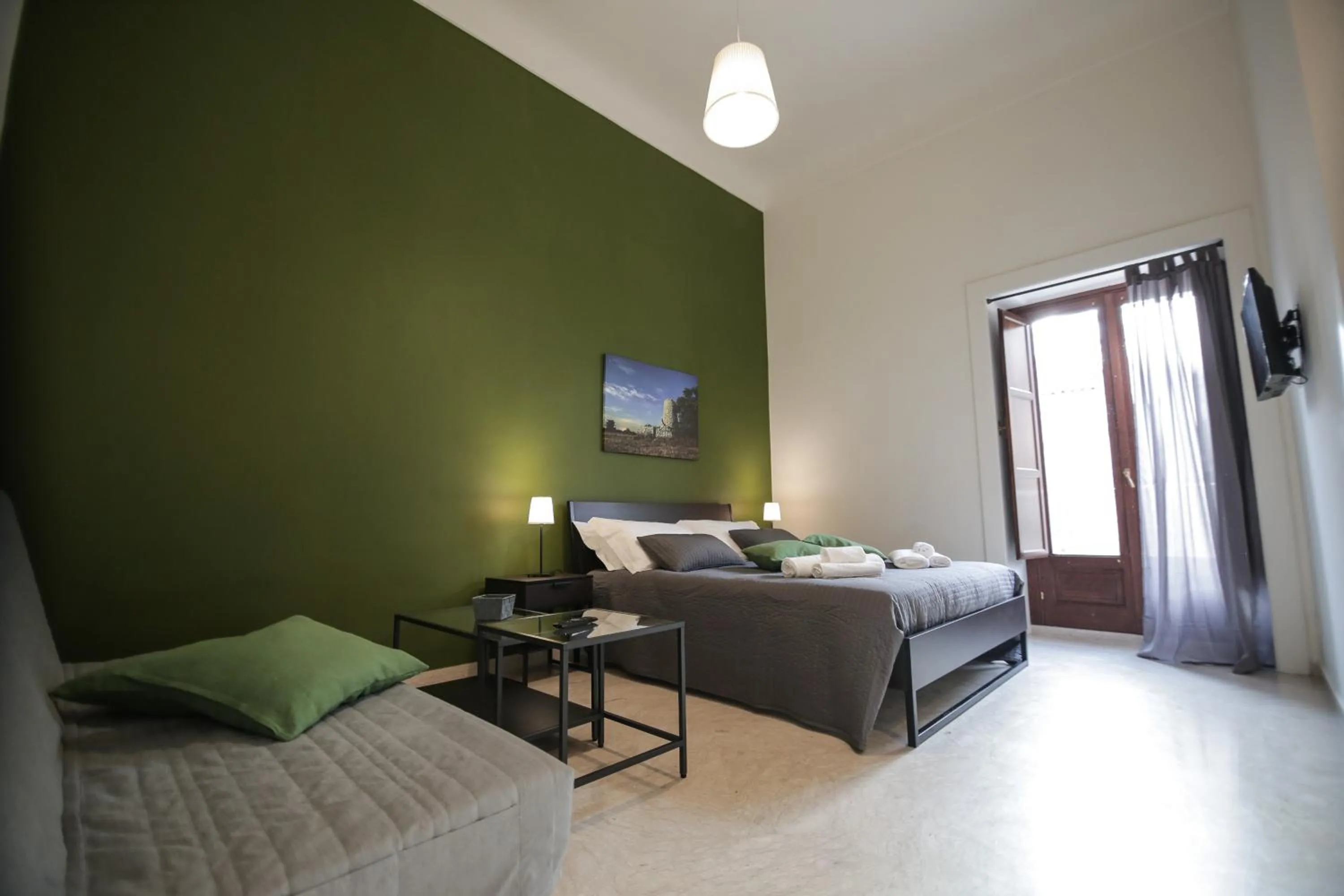 Photo of the whole room, Bed in Niria